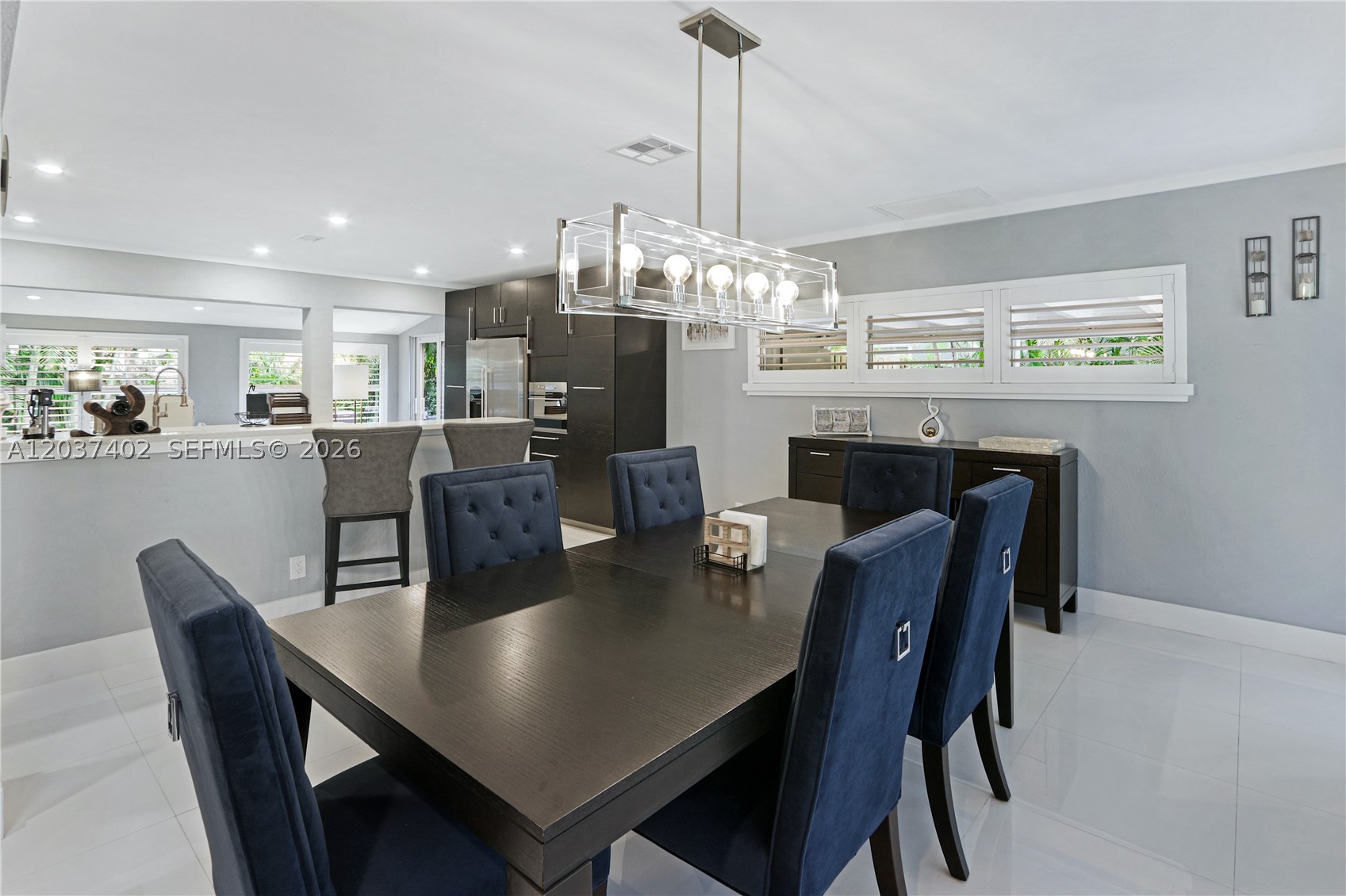 TROPICAL MANORS - Residential