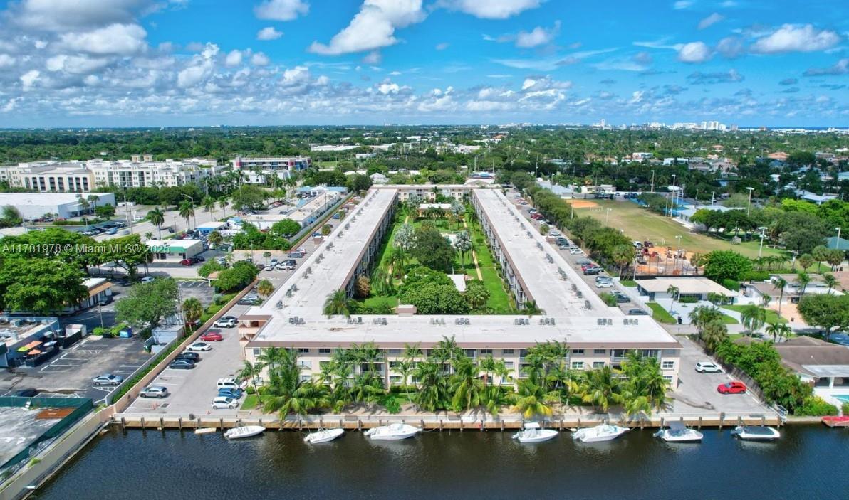 LIGHTHOUSE POINT PLAZA CO - Residential