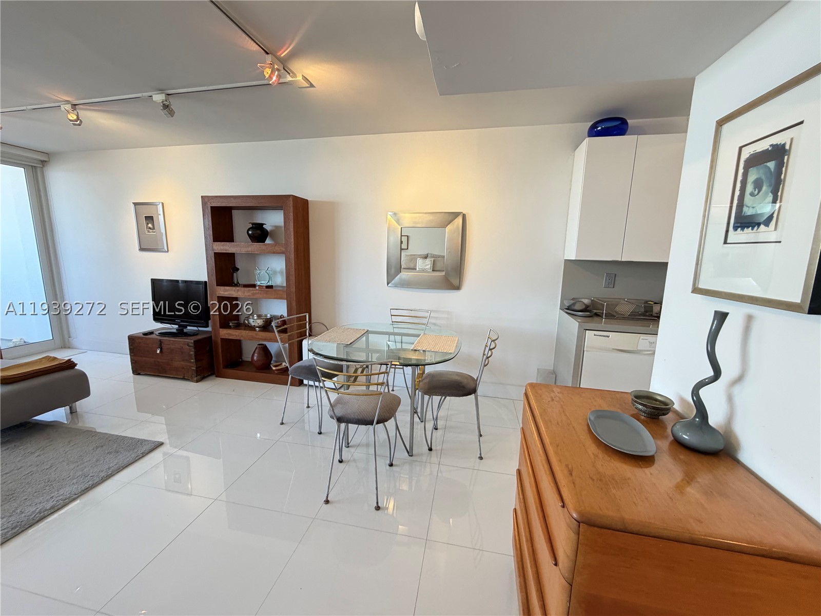 THE DECOPLAGE CONDO - Residential