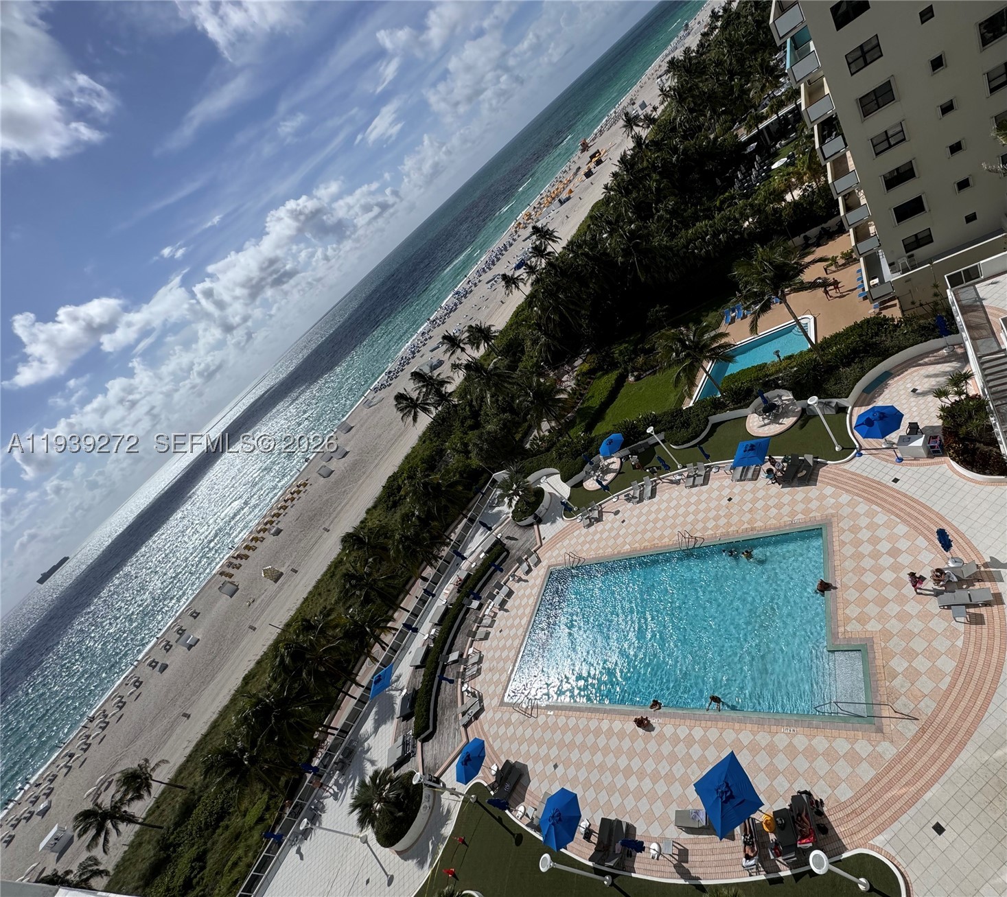 THE DECOPLAGE CONDO - Residential
