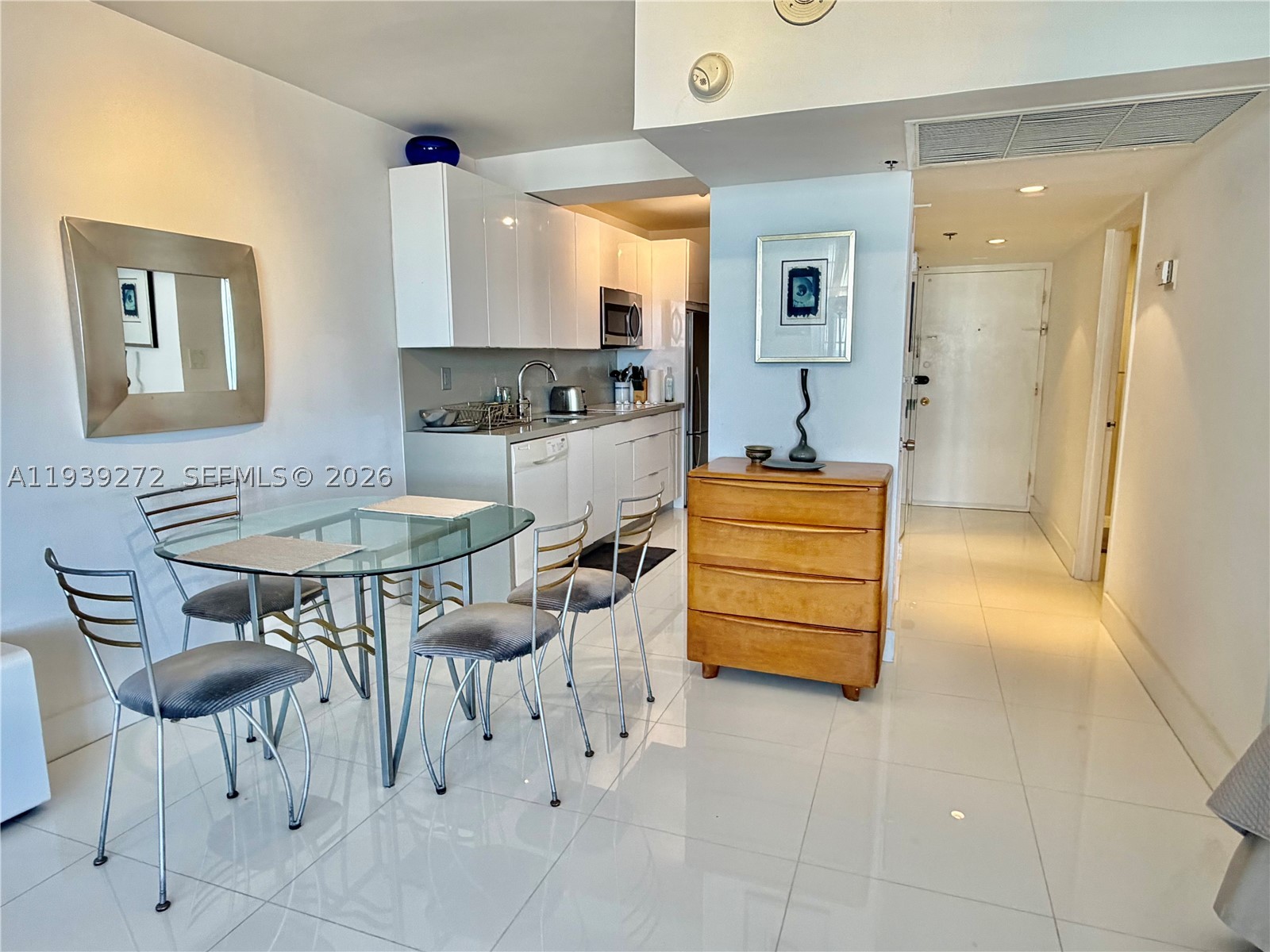 THE DECOPLAGE CONDO - Residential