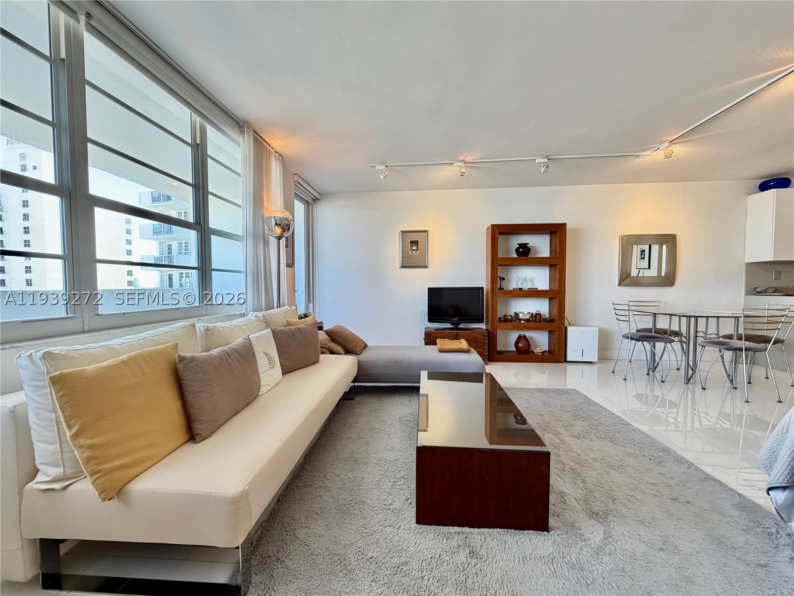 THE DECOPLAGE CONDO - Residential