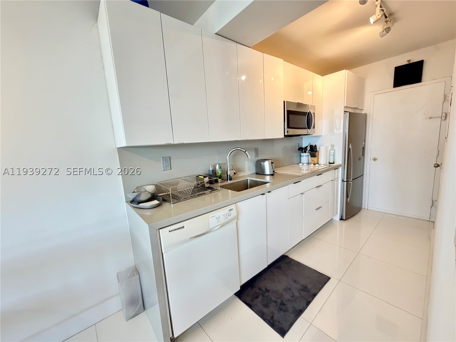 THE DECOPLAGE CONDO - Residential