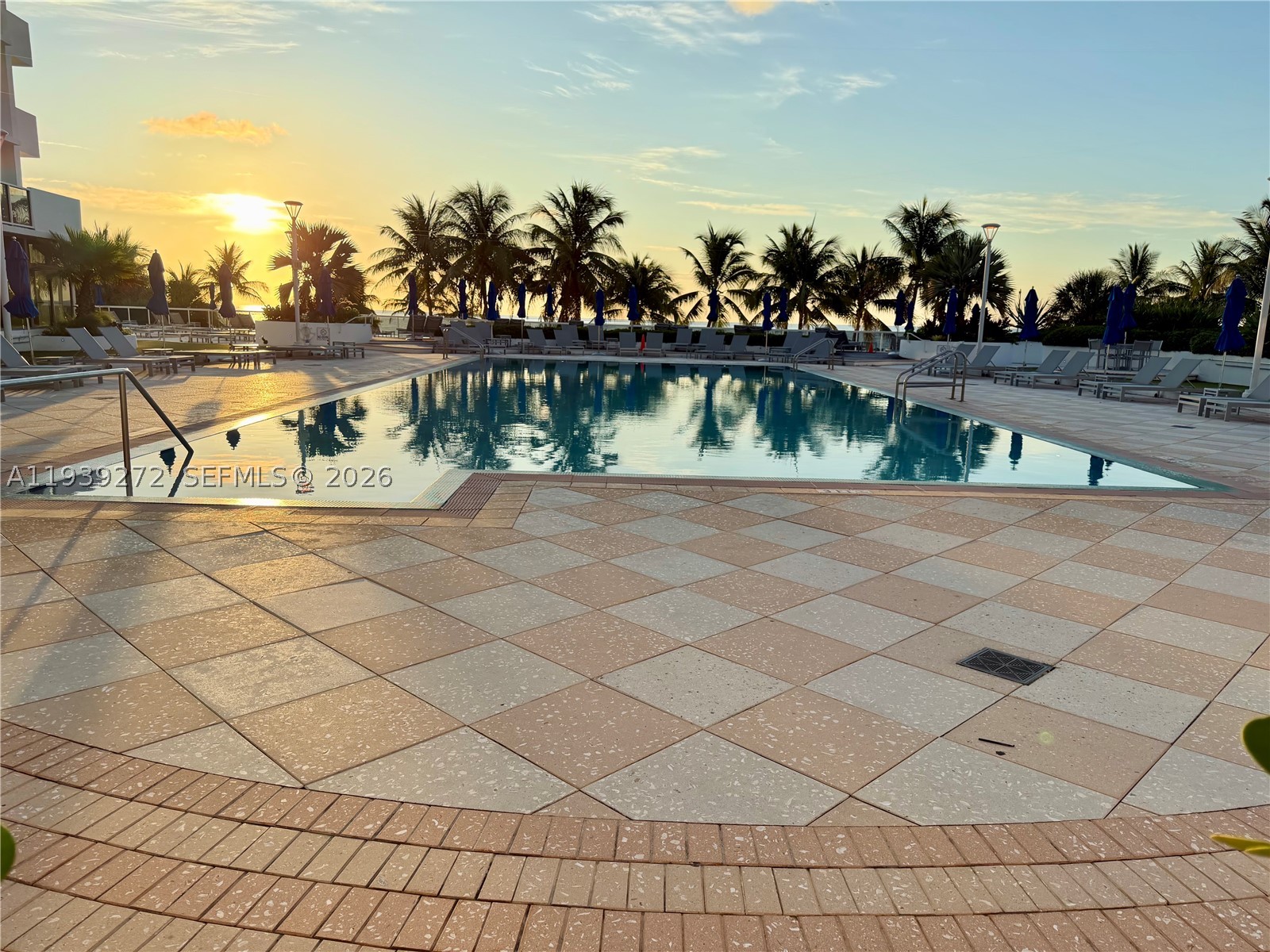 THE DECOPLAGE CONDO - Residential
