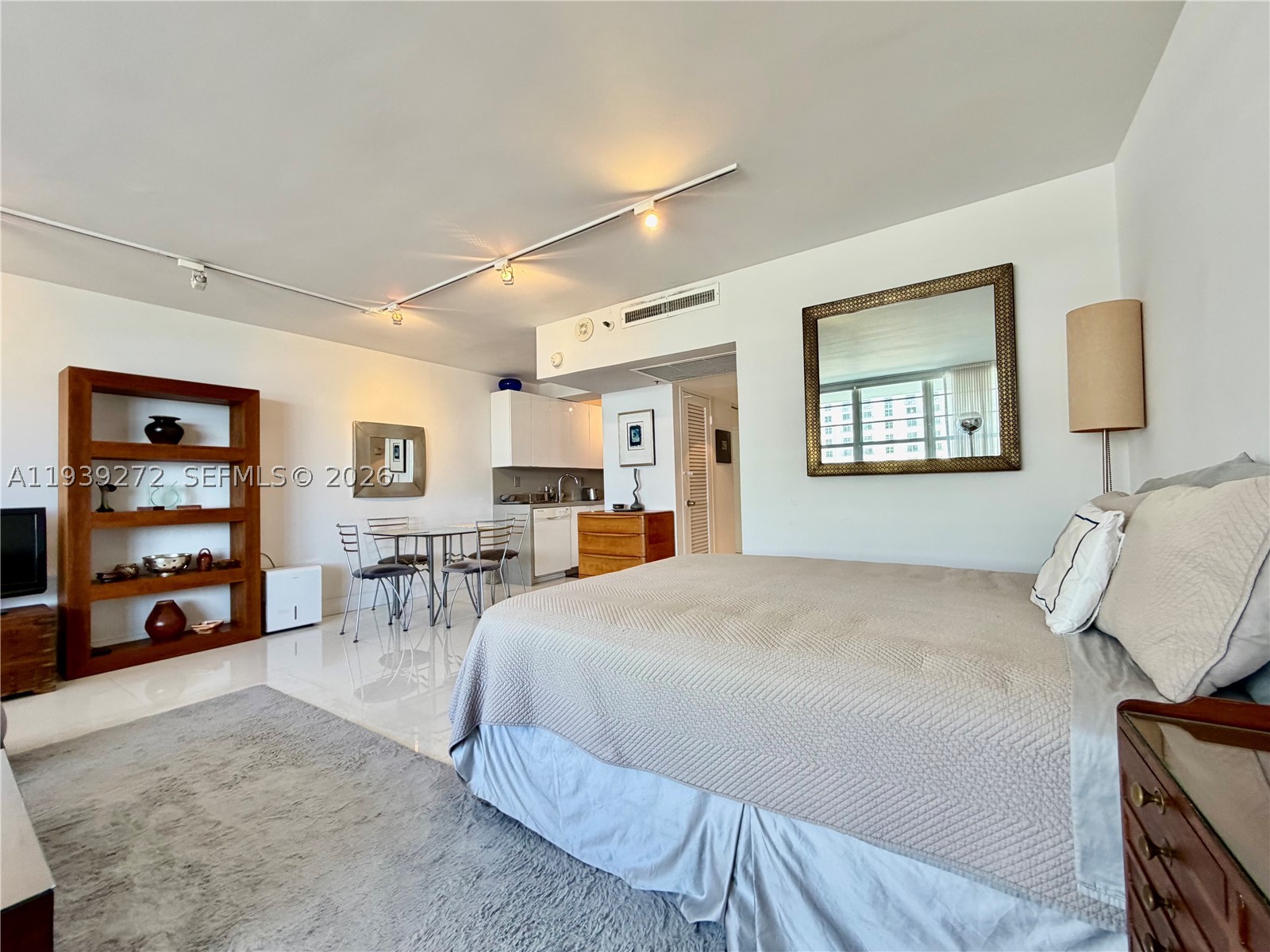 THE DECOPLAGE CONDO - Residential