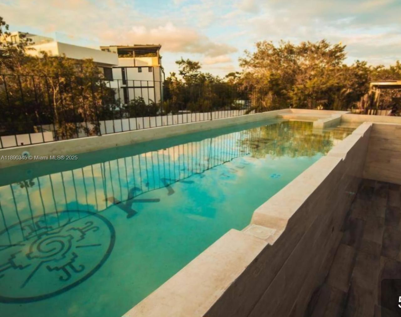 Beautiful 1-bedroom apartment for sale in Tulum, located in one of the most exclusive condominiums in the area. Modern, stylish, and full of natural light, with luxury finishes, a private terrace, and pool access. Just steps from the beach and the area’s best restaurants. Perfect for high-demand vacation rentals with excellent return on investment. Don’t miss the opportunity to own your dream apartment in the Caribbean.
