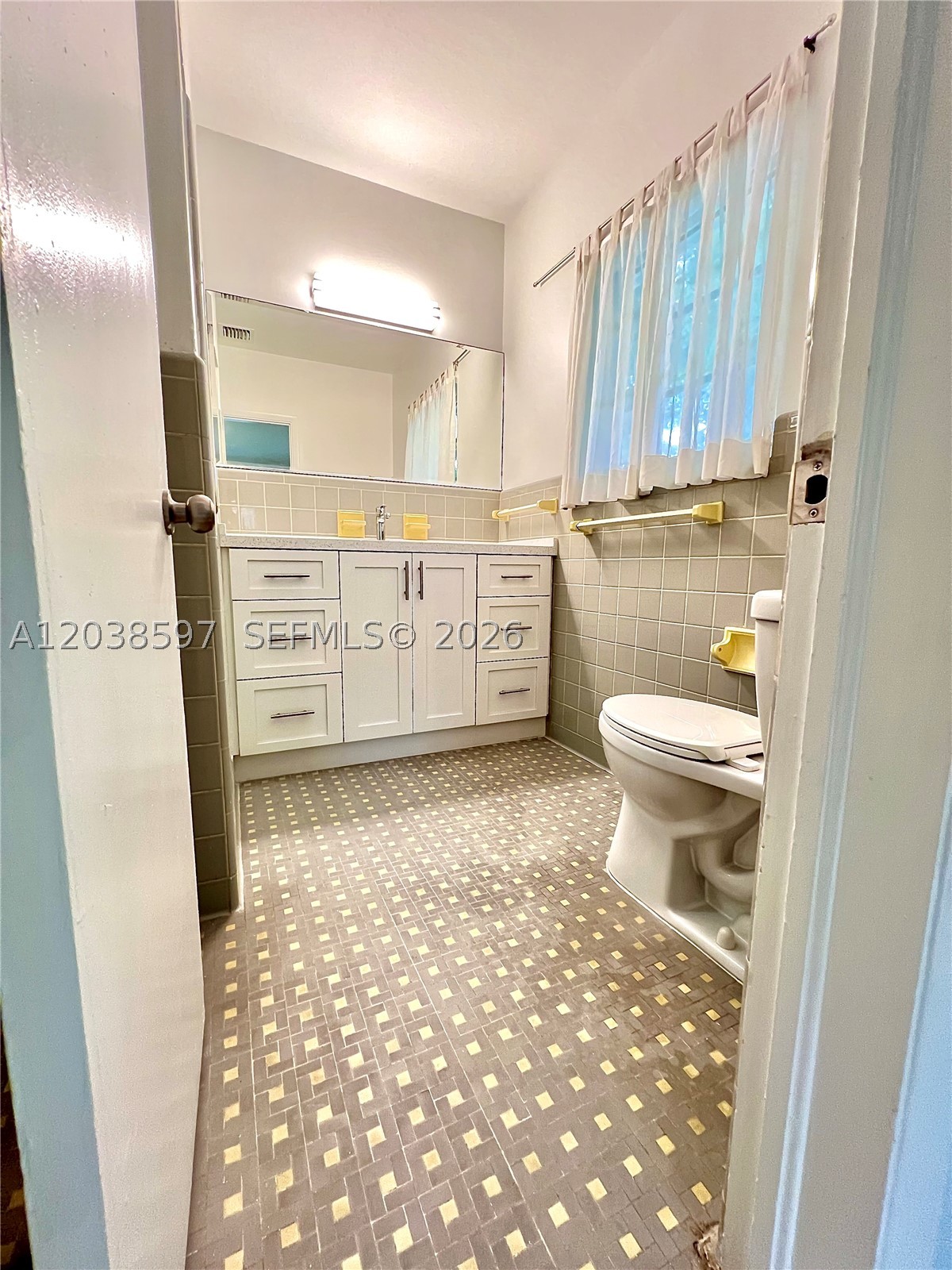 CORAL GABLES RIV SEC 6 - Residential Lease