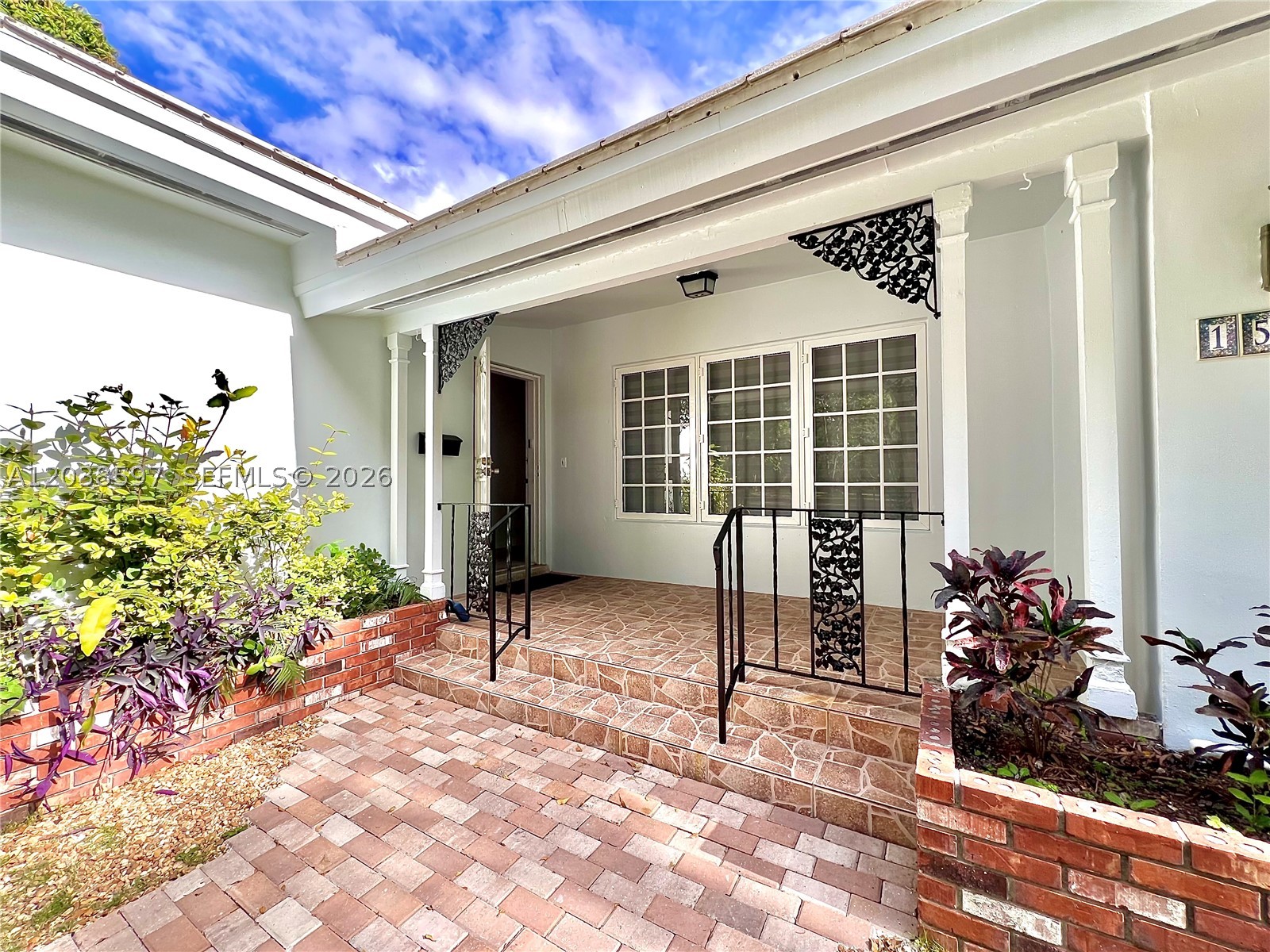 CORAL GABLES RIV SEC 6 - Residential Lease