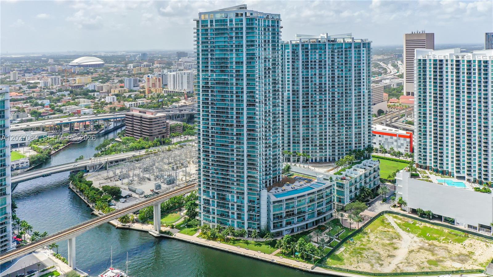 MINT CONDO - Residential