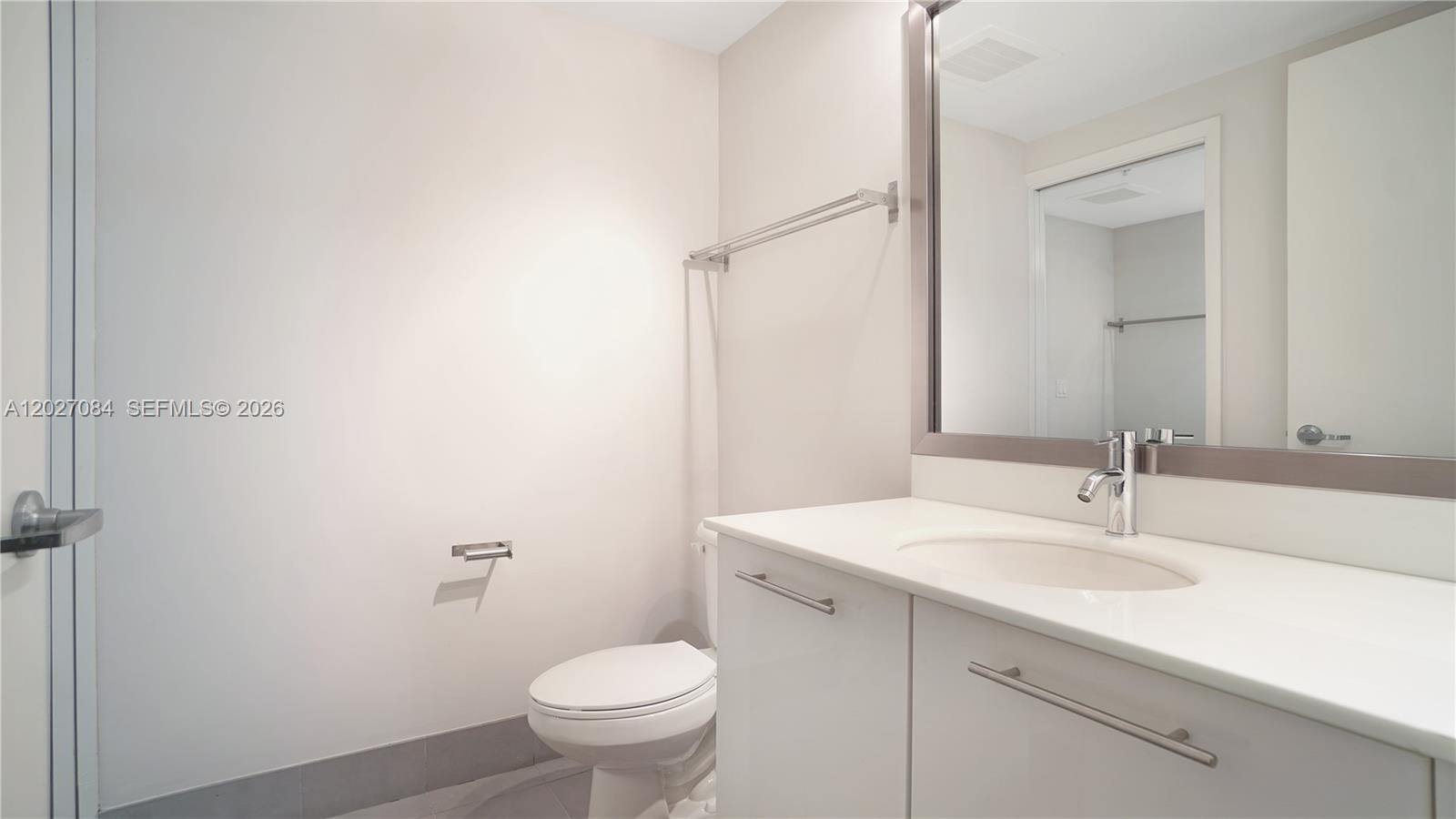 MINT CONDO - Residential