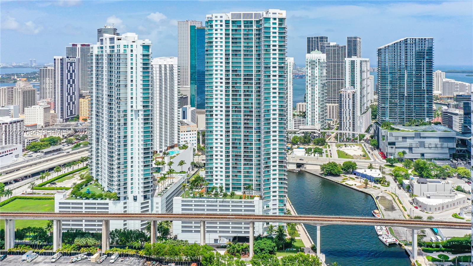 MINT CONDO - Residential