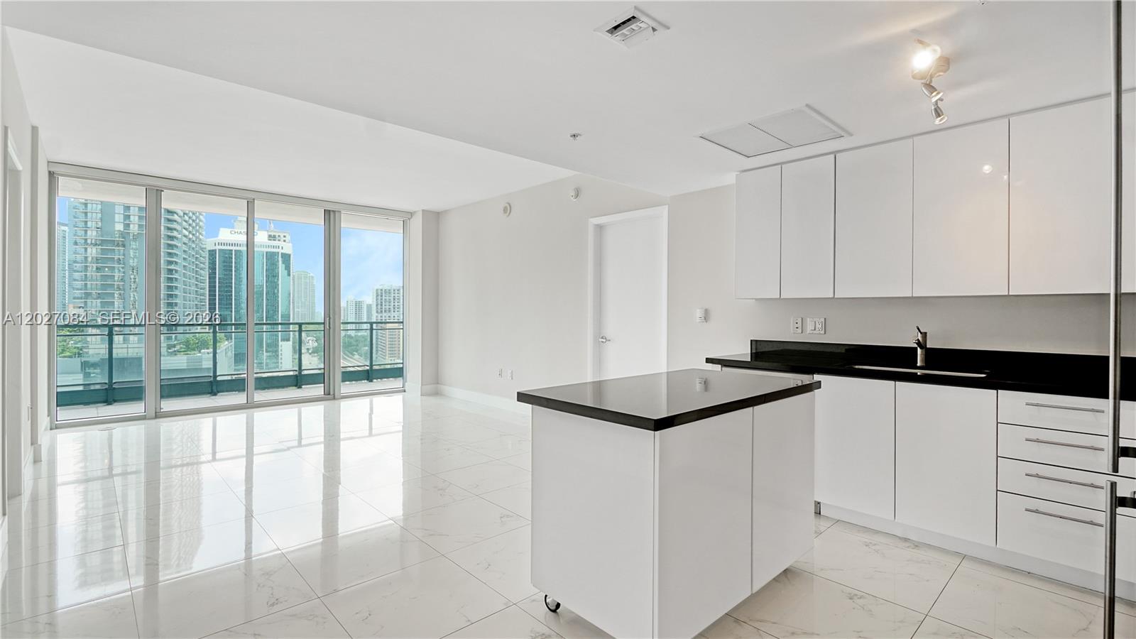 MINT CONDO - Residential