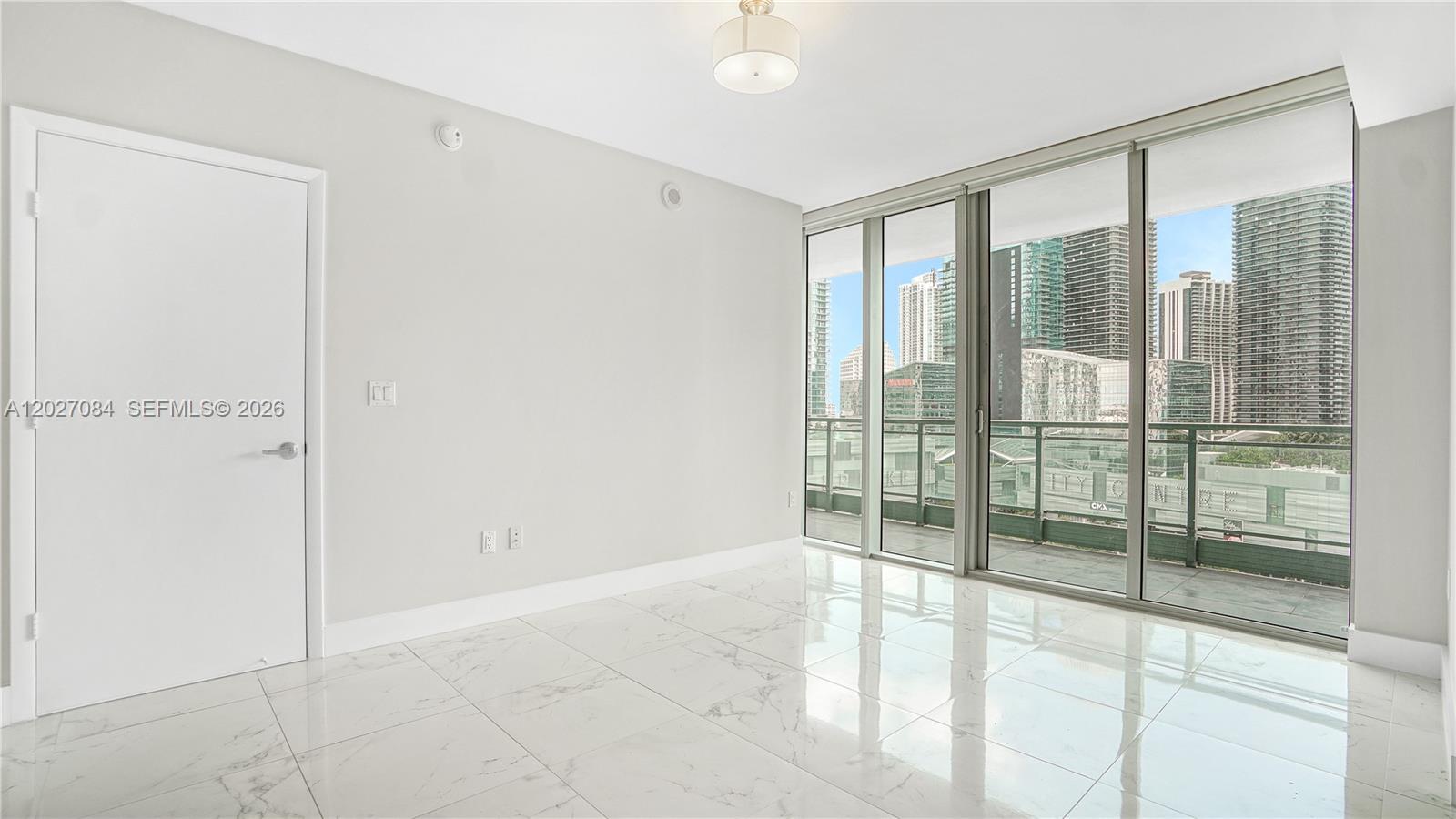 MINT CONDO - Residential