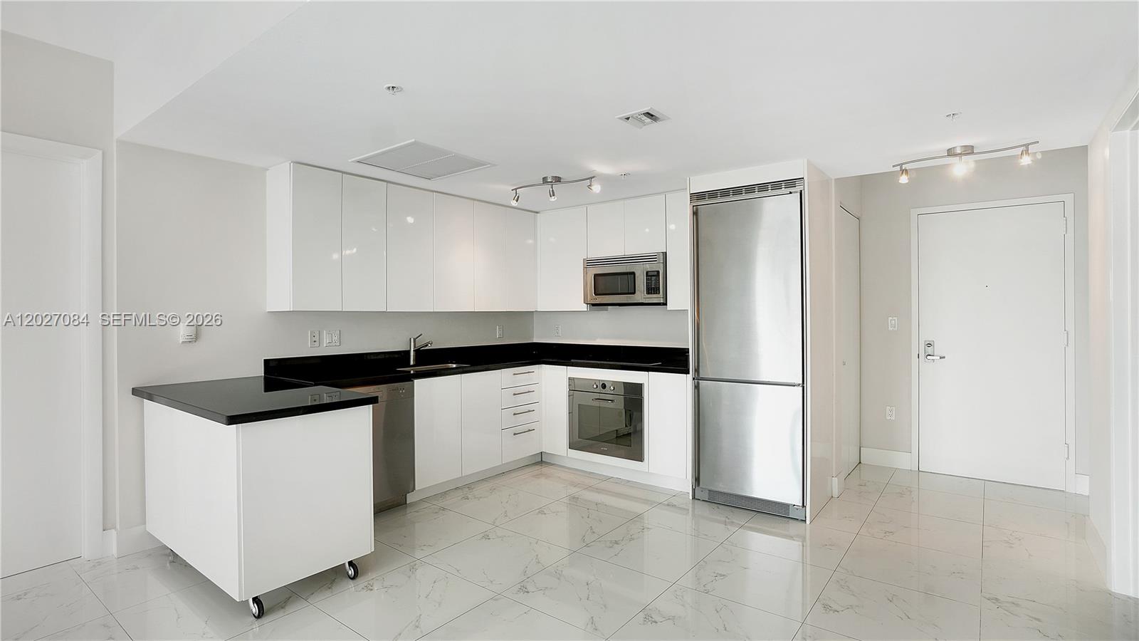 MINT CONDO - Residential