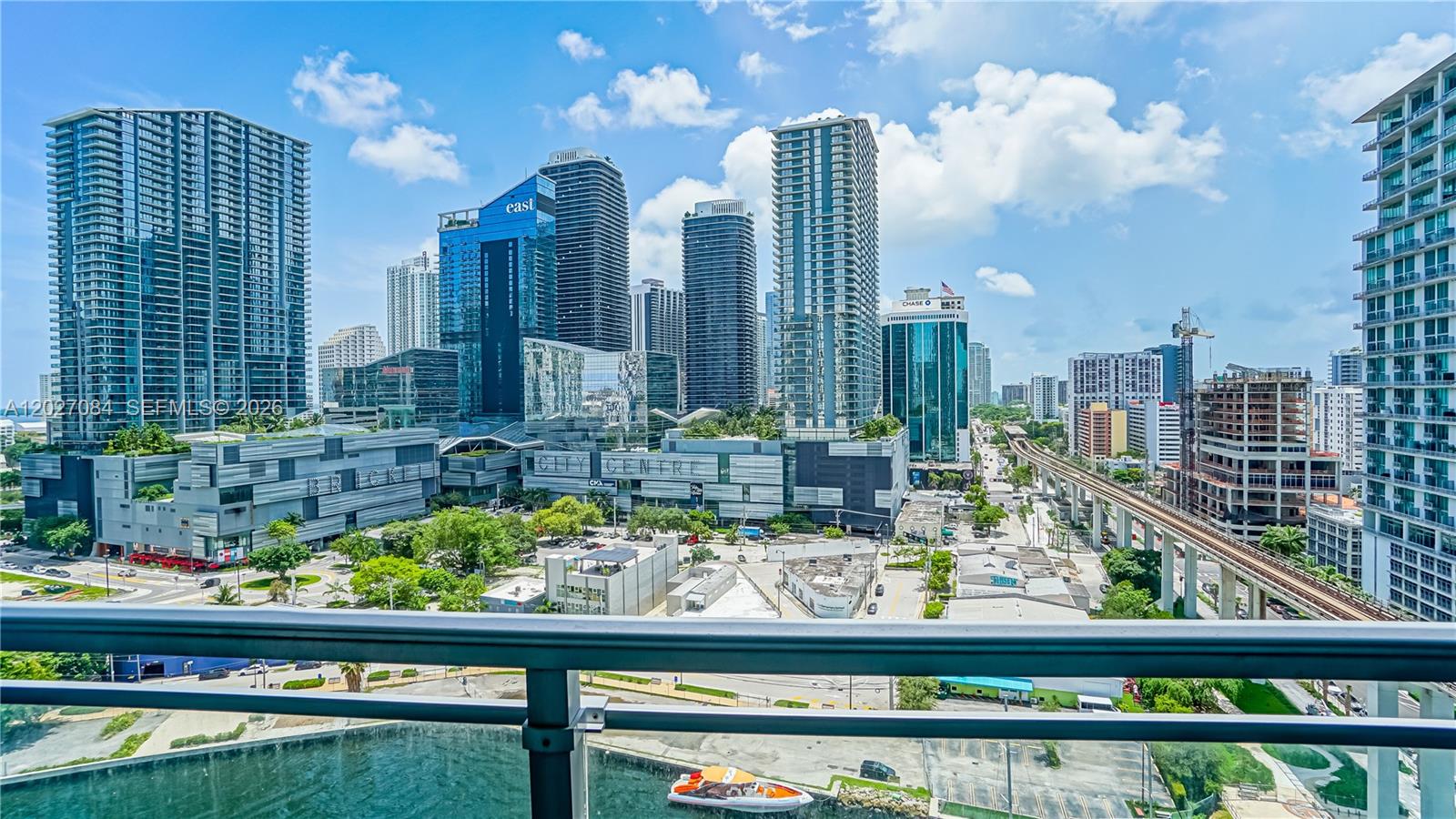 MINT CONDO - Residential