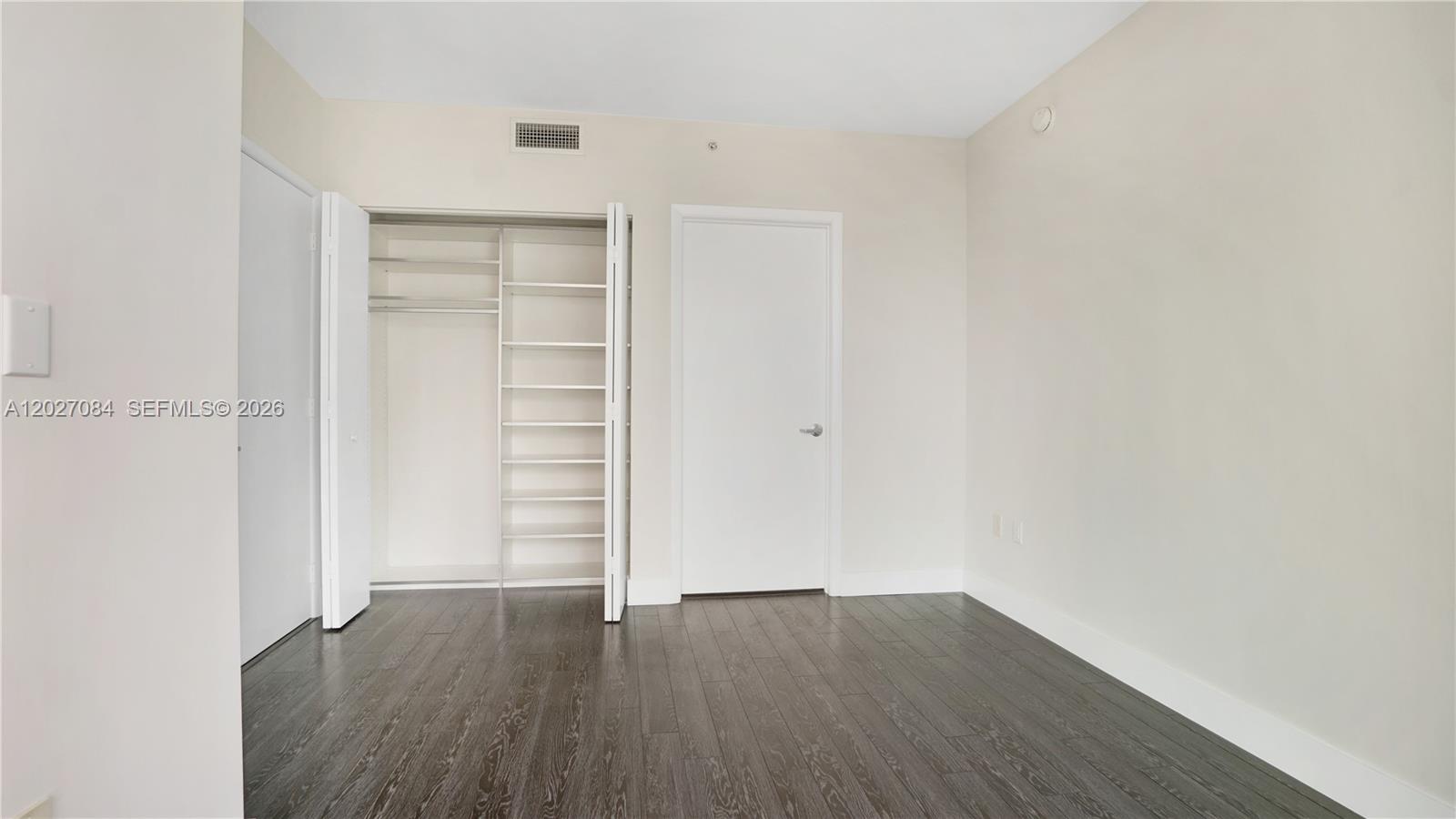 MINT CONDO - Residential