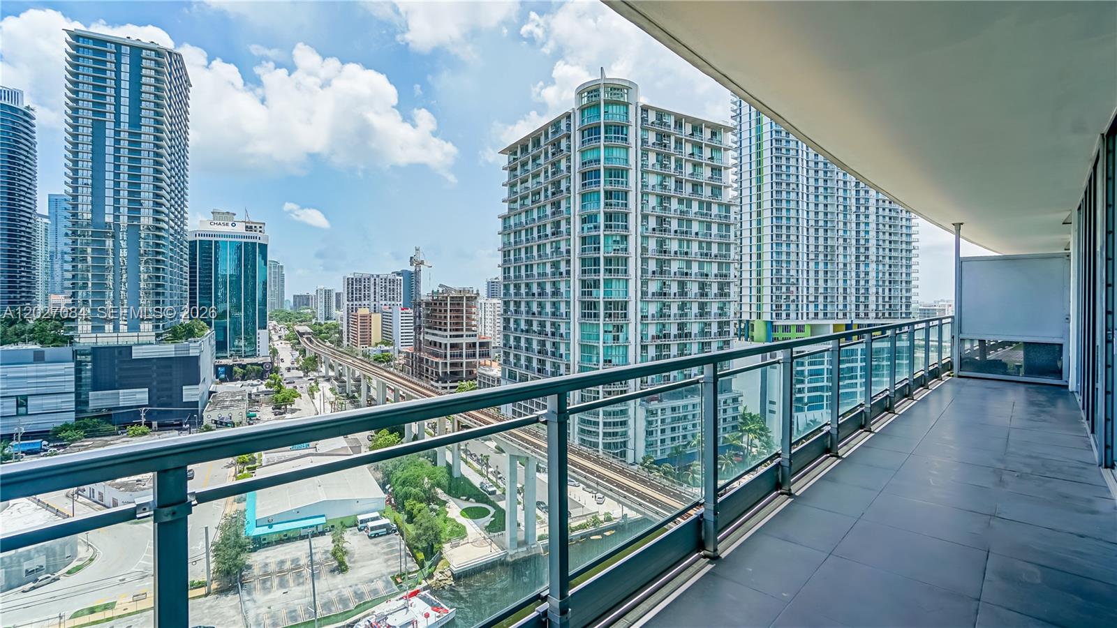MINT CONDO - Residential