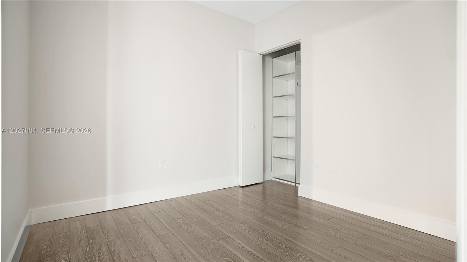 MINT CONDO - Residential