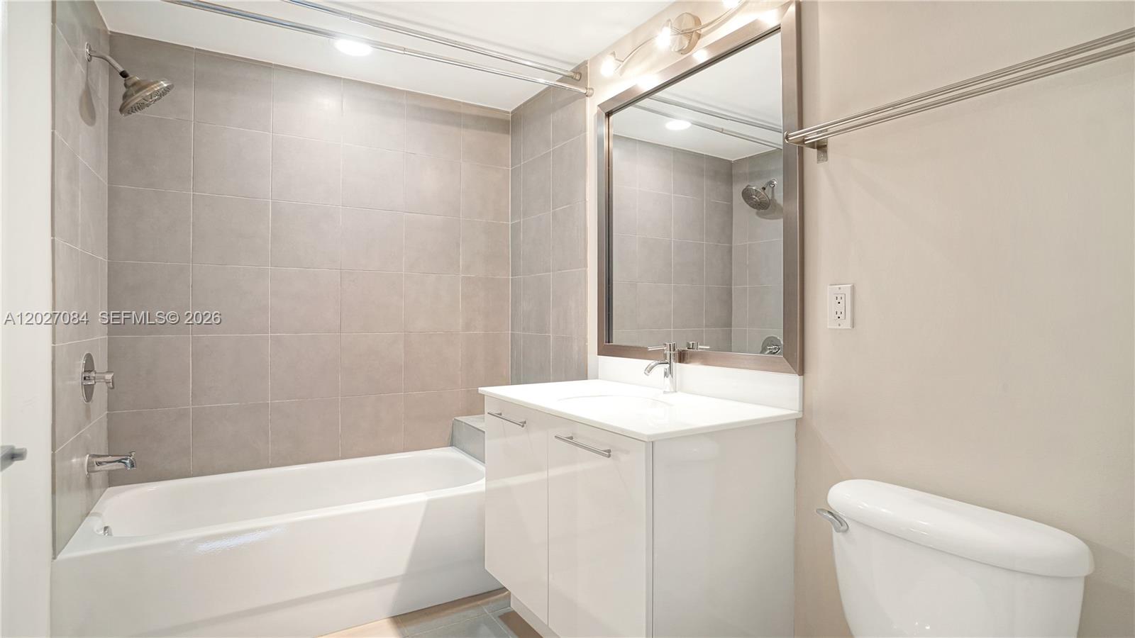 MINT CONDO - Residential