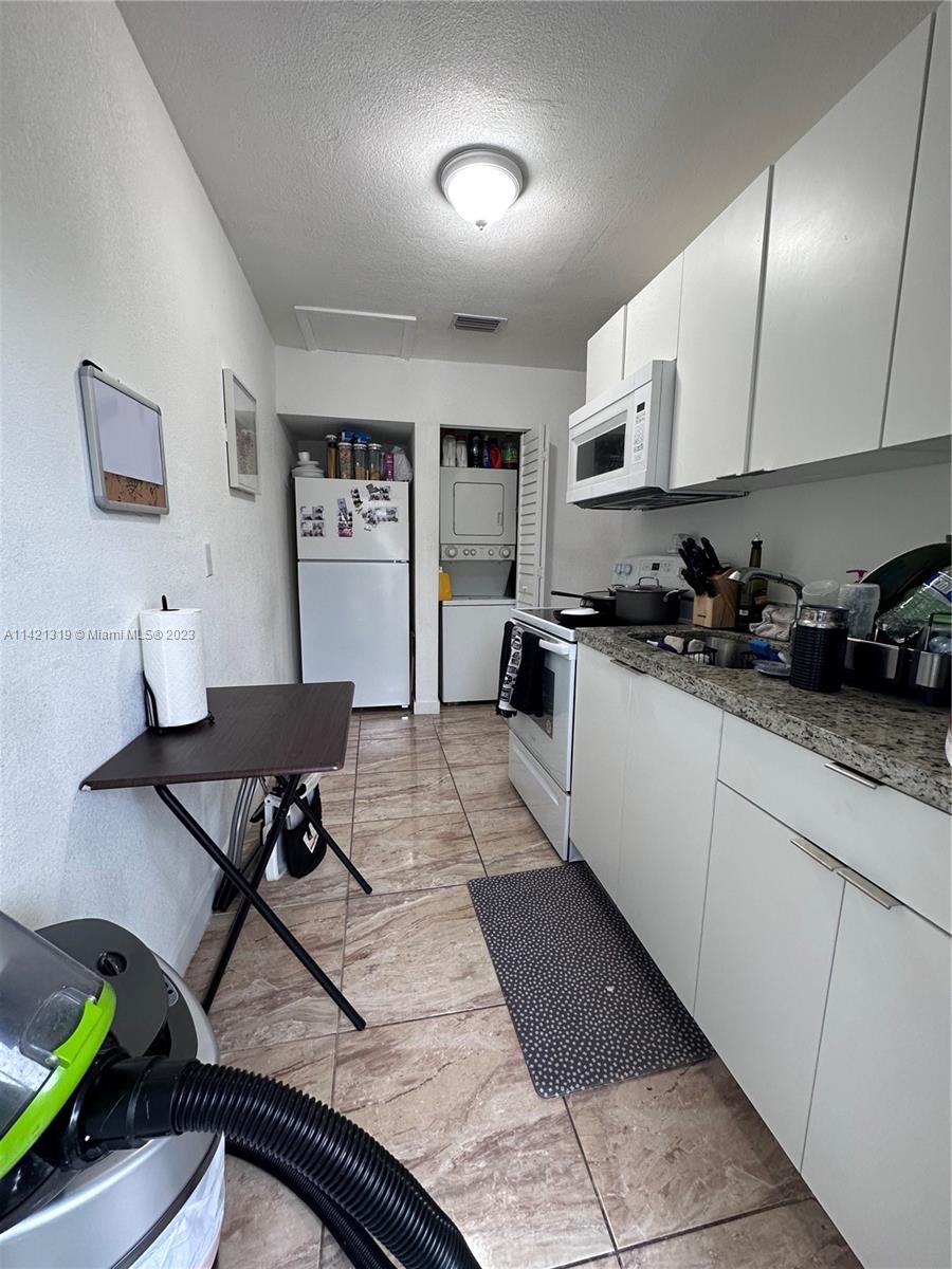 CRAVATTS ALLAPATTAH HOMES - Residential Lease