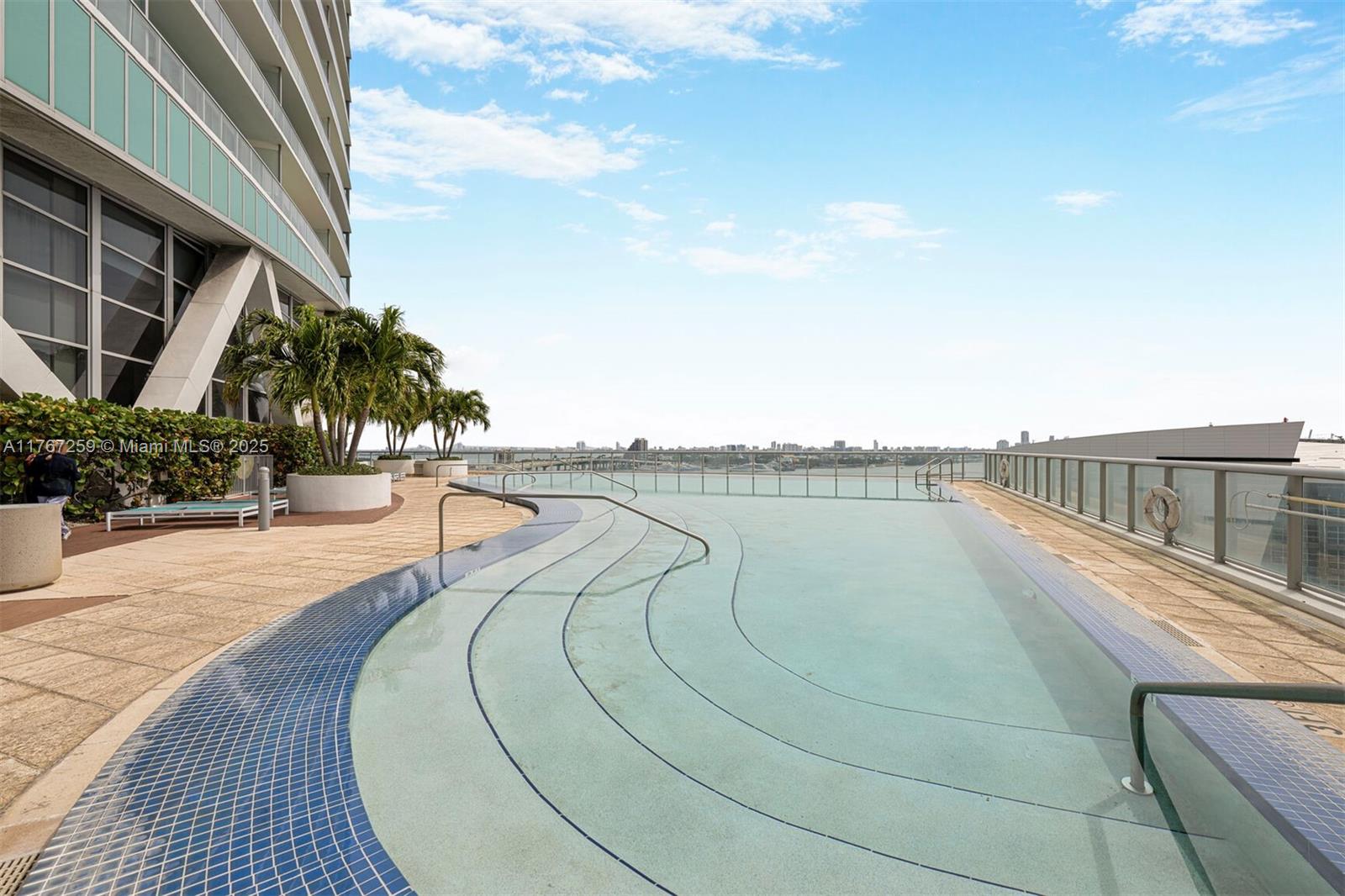 MARINABLUE CONDO - Residential