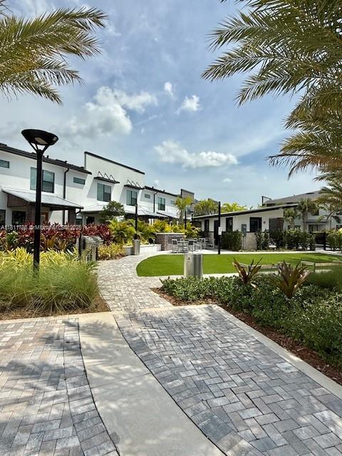 AMERICAN EXPRESS TRACT - Residential Lease