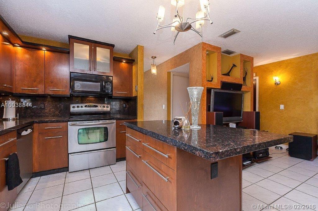 Awesome Lake front property.  This home features many upgrades including the upgraded kitchen with granite counters wood cabinets and stainless steel appliances. Gorgeous master bathroom with whirlpool bath separate shower and dual sinks. A must see and priced to sell.