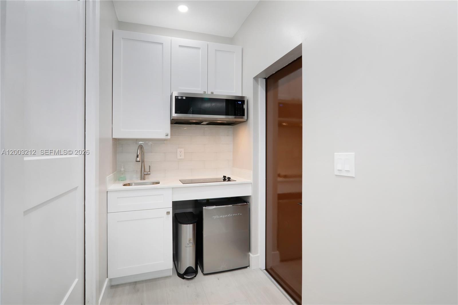 SOUTH VEDADO - Residential Lease
