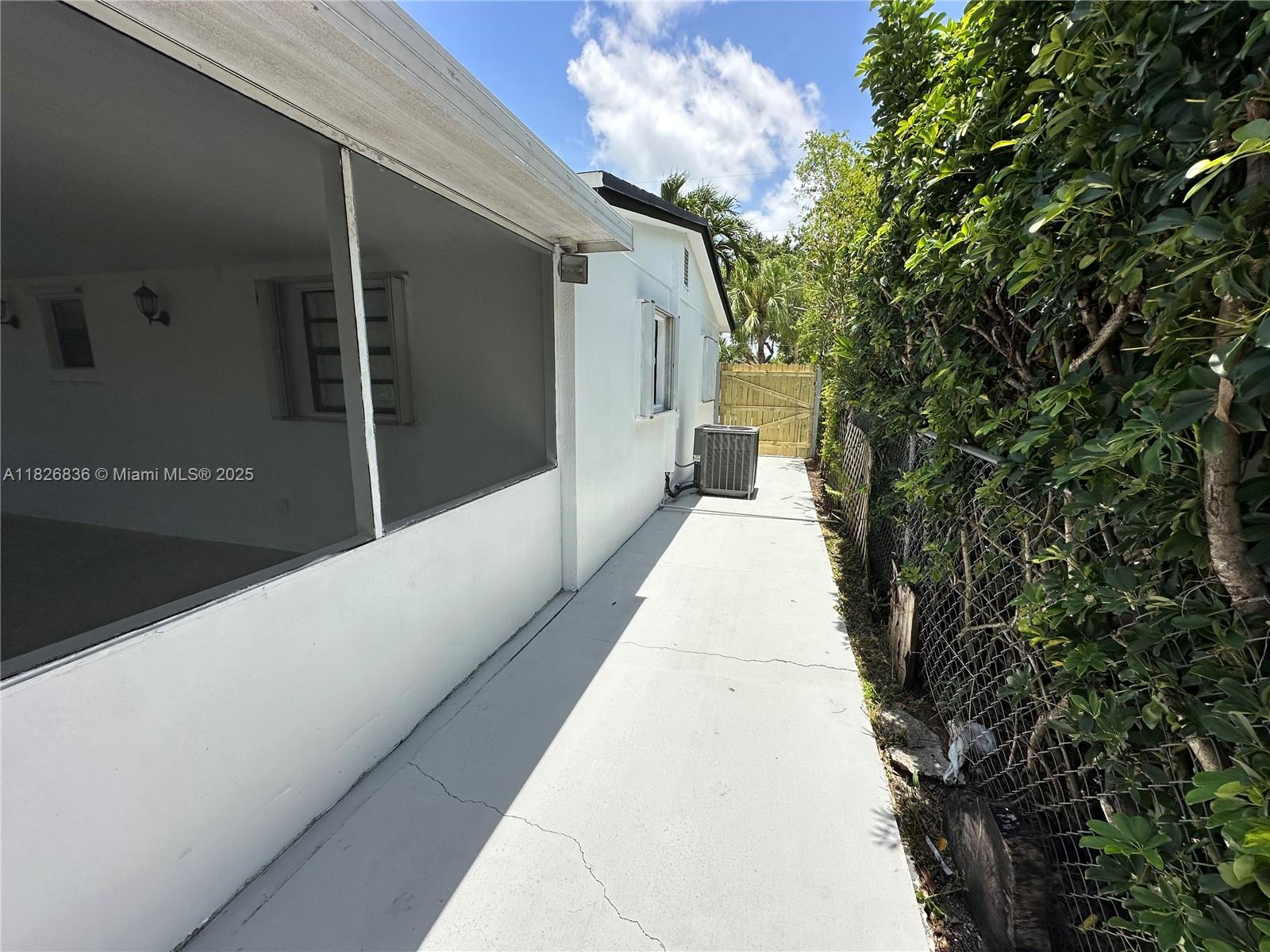 PLAYLAND ISLES - Residential Lease