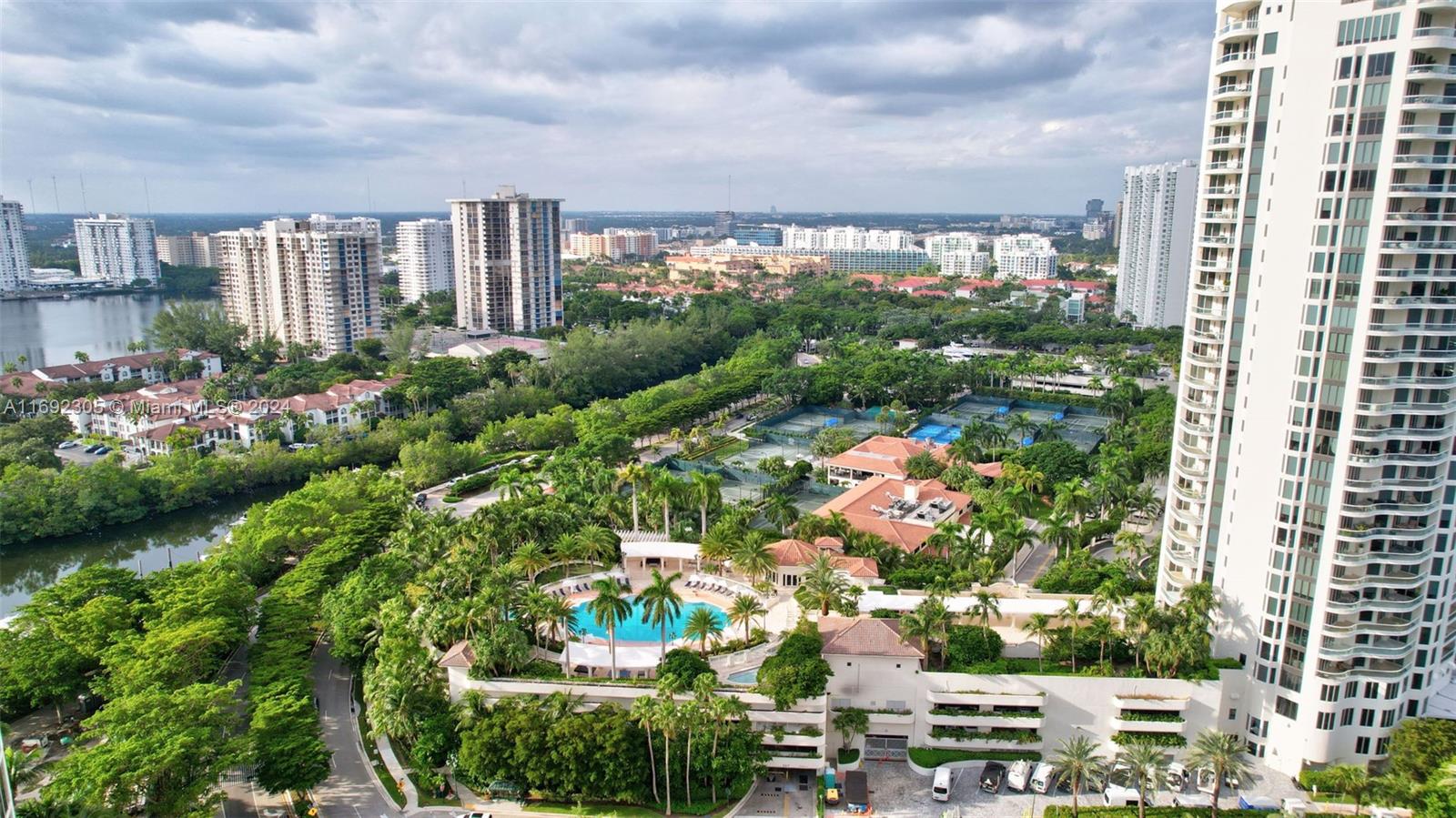 4000 ISL BLVD WILLIAMS IS - Residential