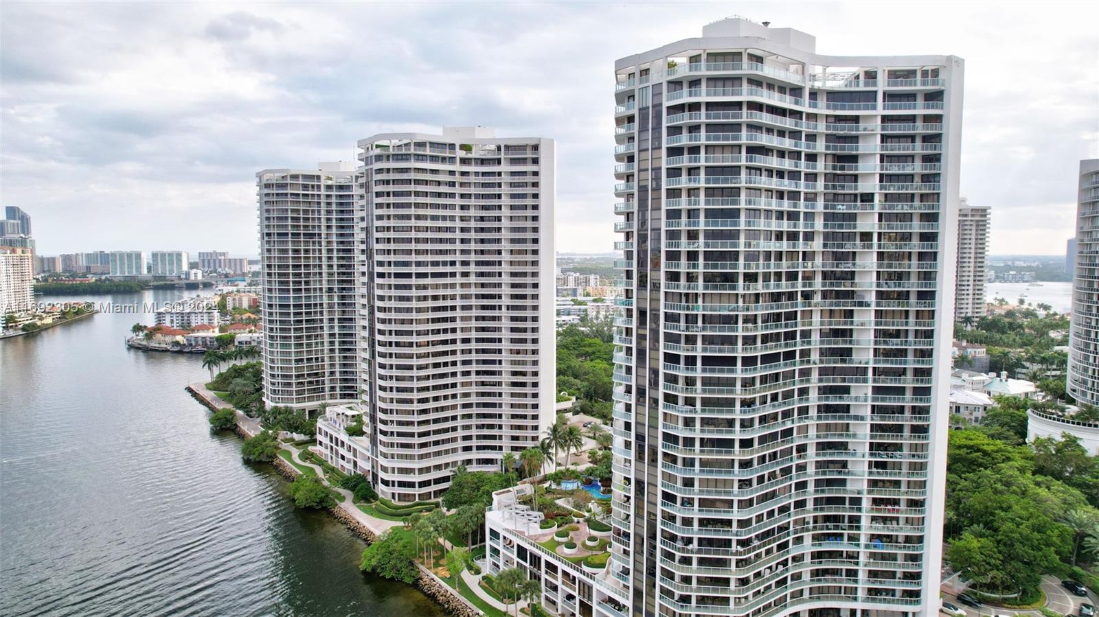 4000 ISL BLVD WILLIAMS IS - Residential