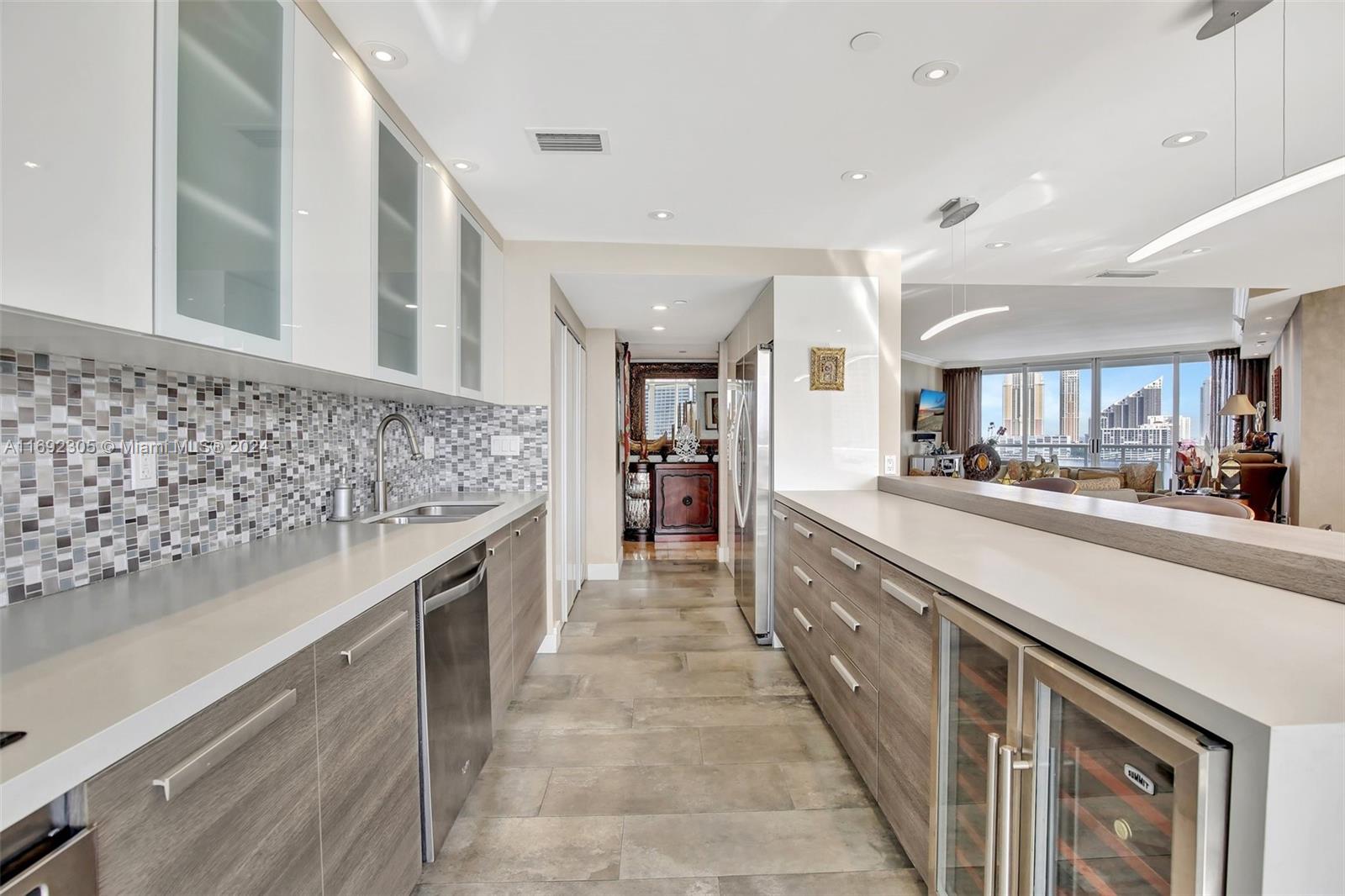 4000 ISL BLVD WILLIAMS IS - Residential