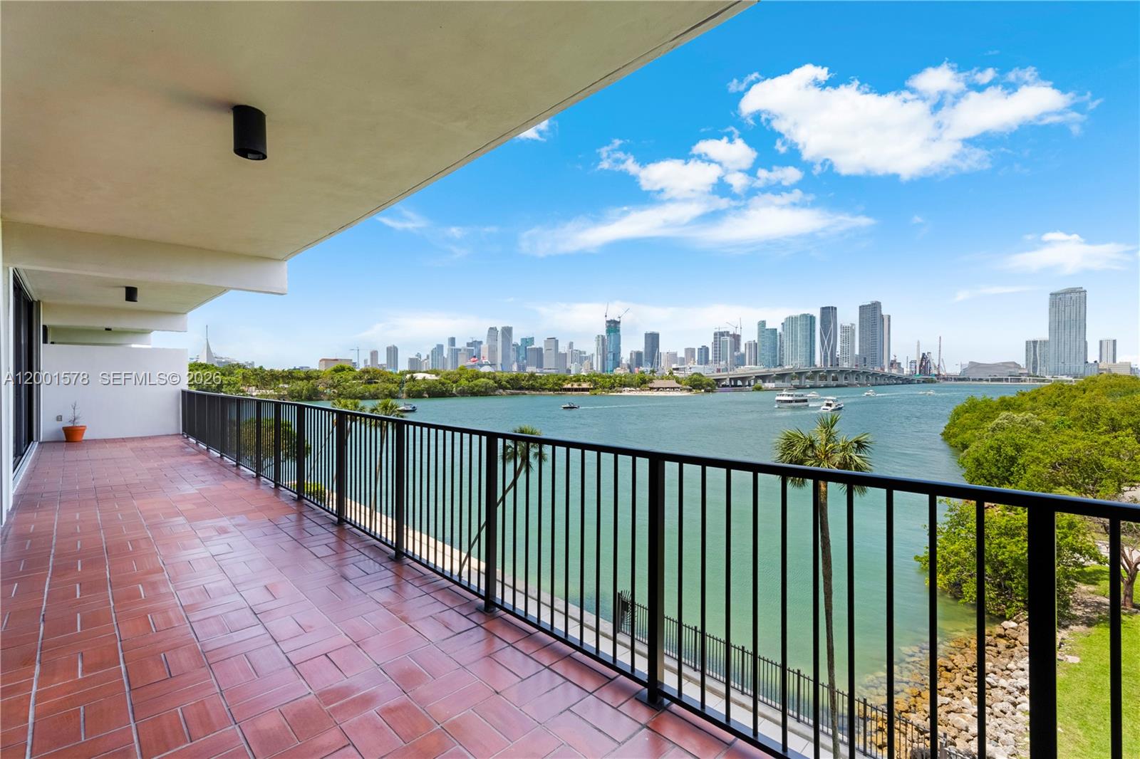 ONE THOUSAND VENETIAN WAY - Residential