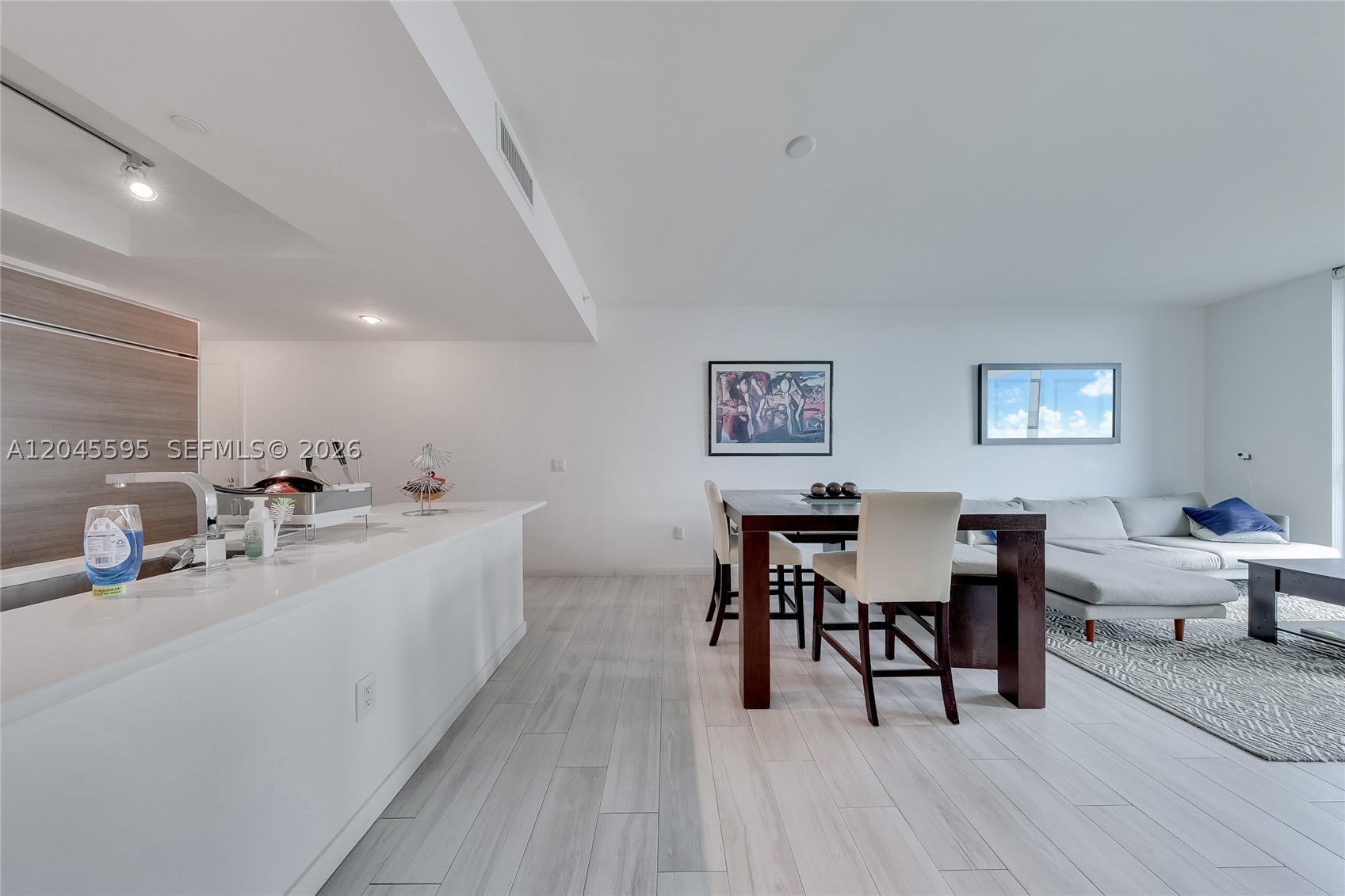1100 MILLECENTO RESIDENCE - Residential