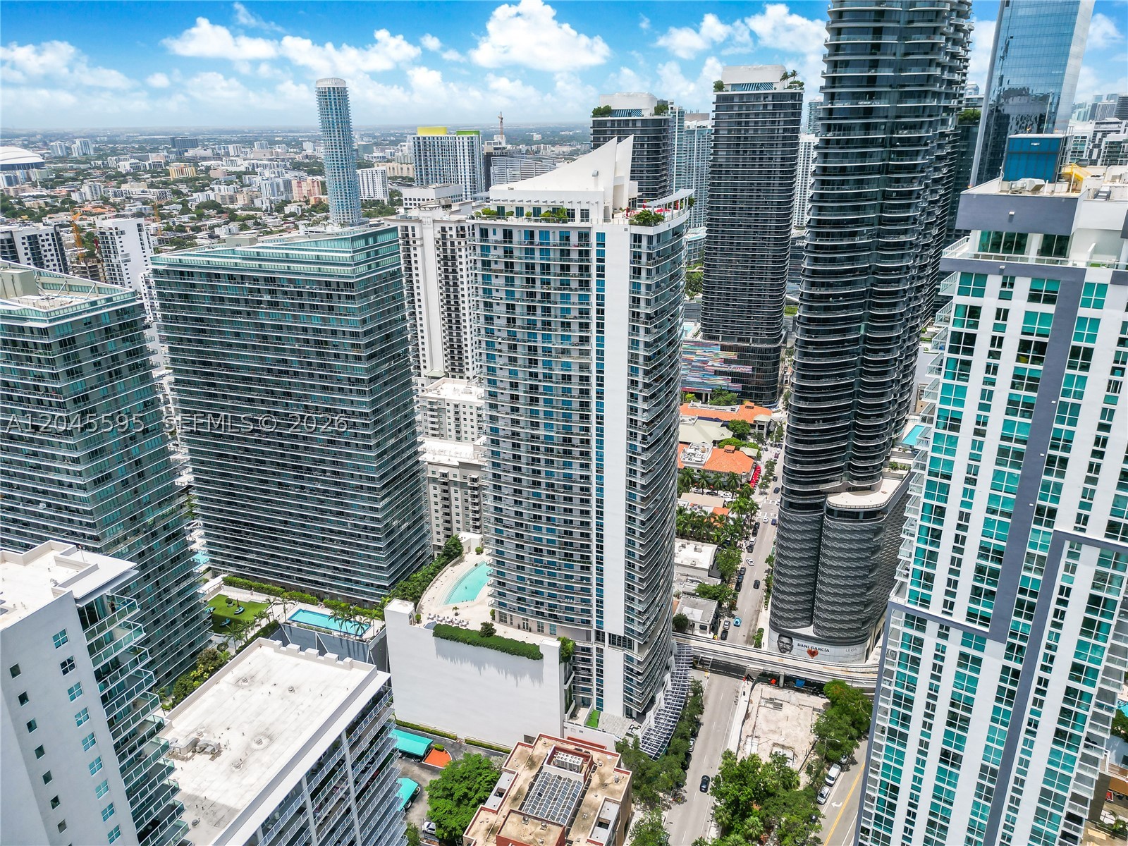 1100 MILLECENTO RESIDENCE - Residential