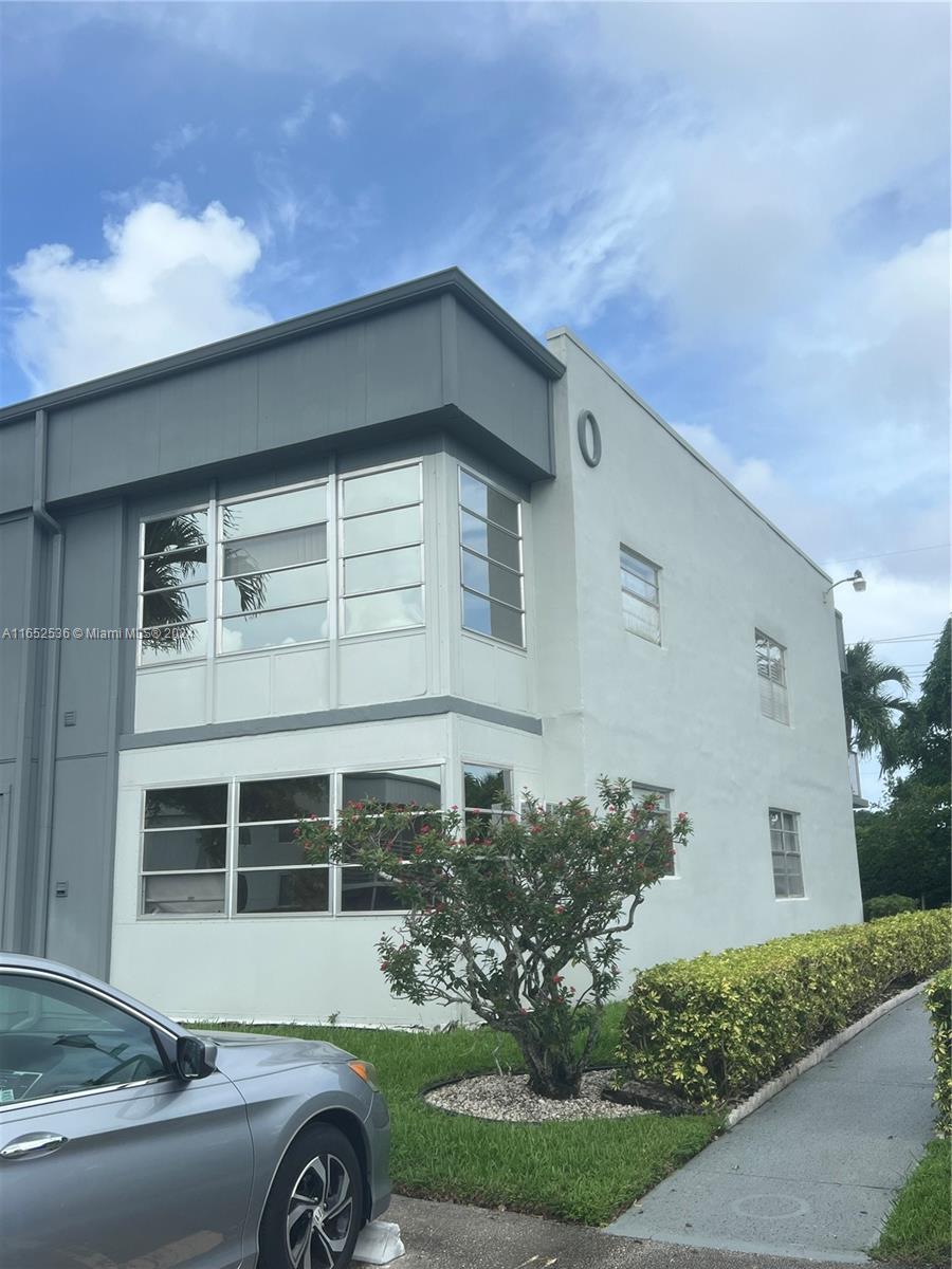 KINGS POINT BURGUNDY COND - Residential Lease
