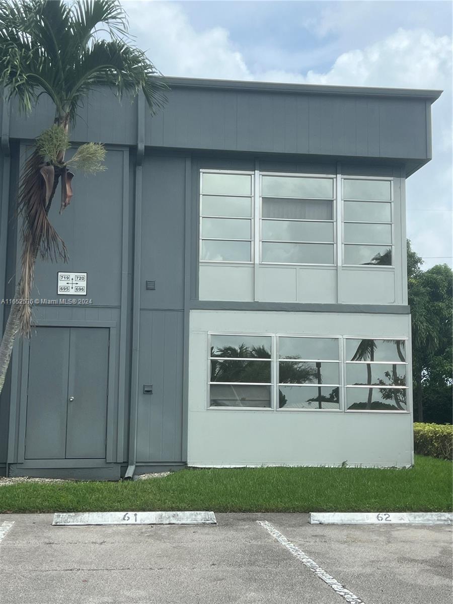 KINGS POINT BURGUNDY COND - Residential Lease