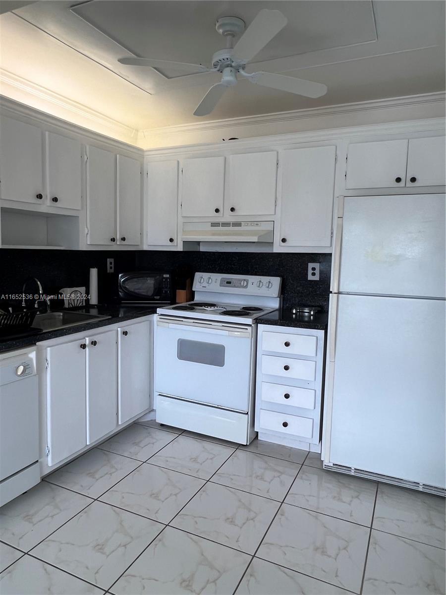 KINGS POINT BURGUNDY COND - Residential Lease