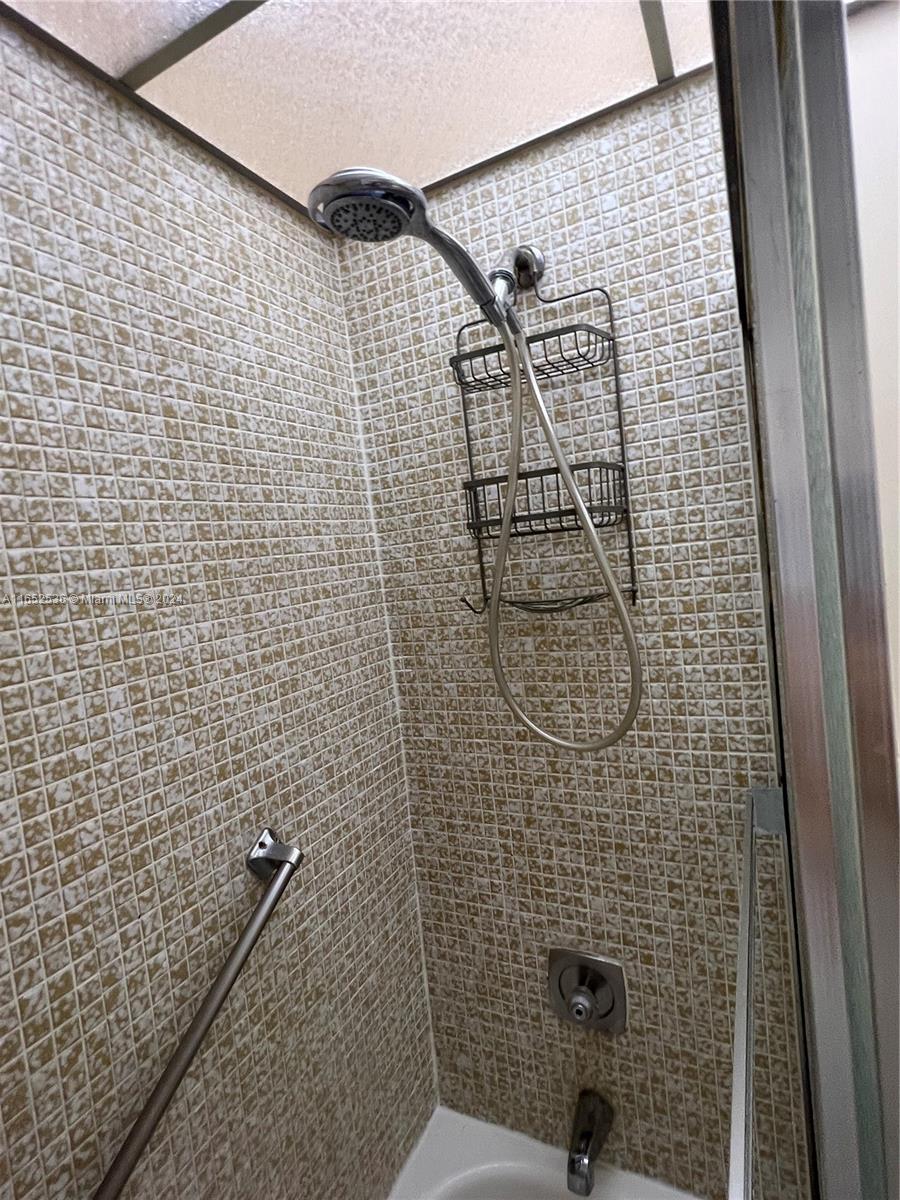 KINGS POINT BURGUNDY COND - Residential Lease