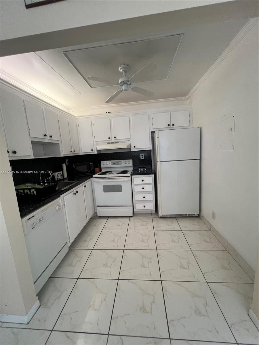 KINGS POINT BURGUNDY COND - Residential Lease