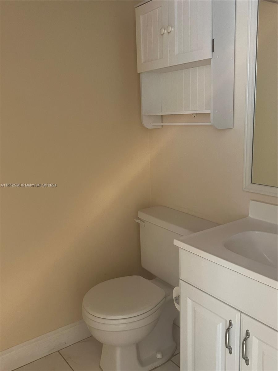 KINGS POINT BURGUNDY COND - Residential Lease