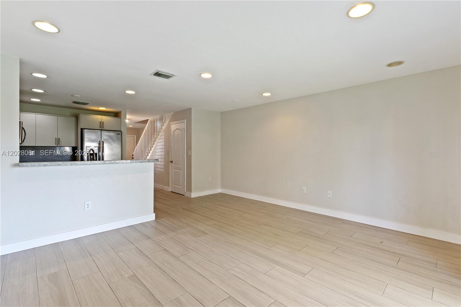 MELROSE POINT CONDO - Residential Lease