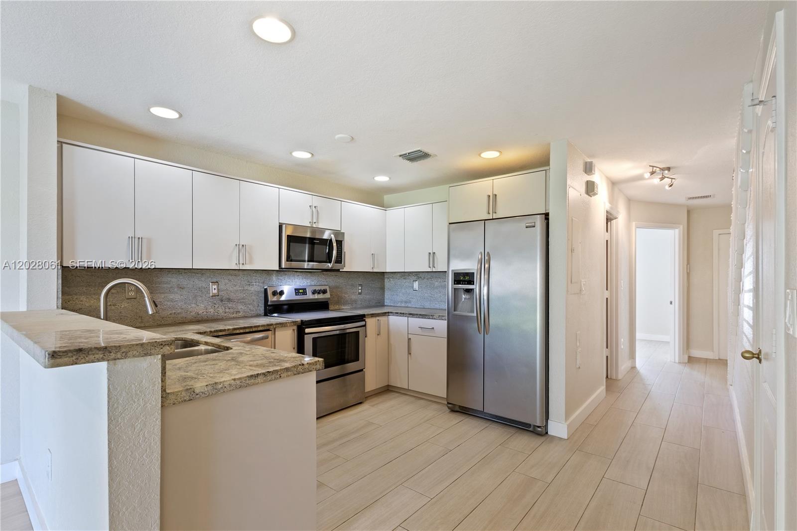 MELROSE POINT CONDO - Residential Lease