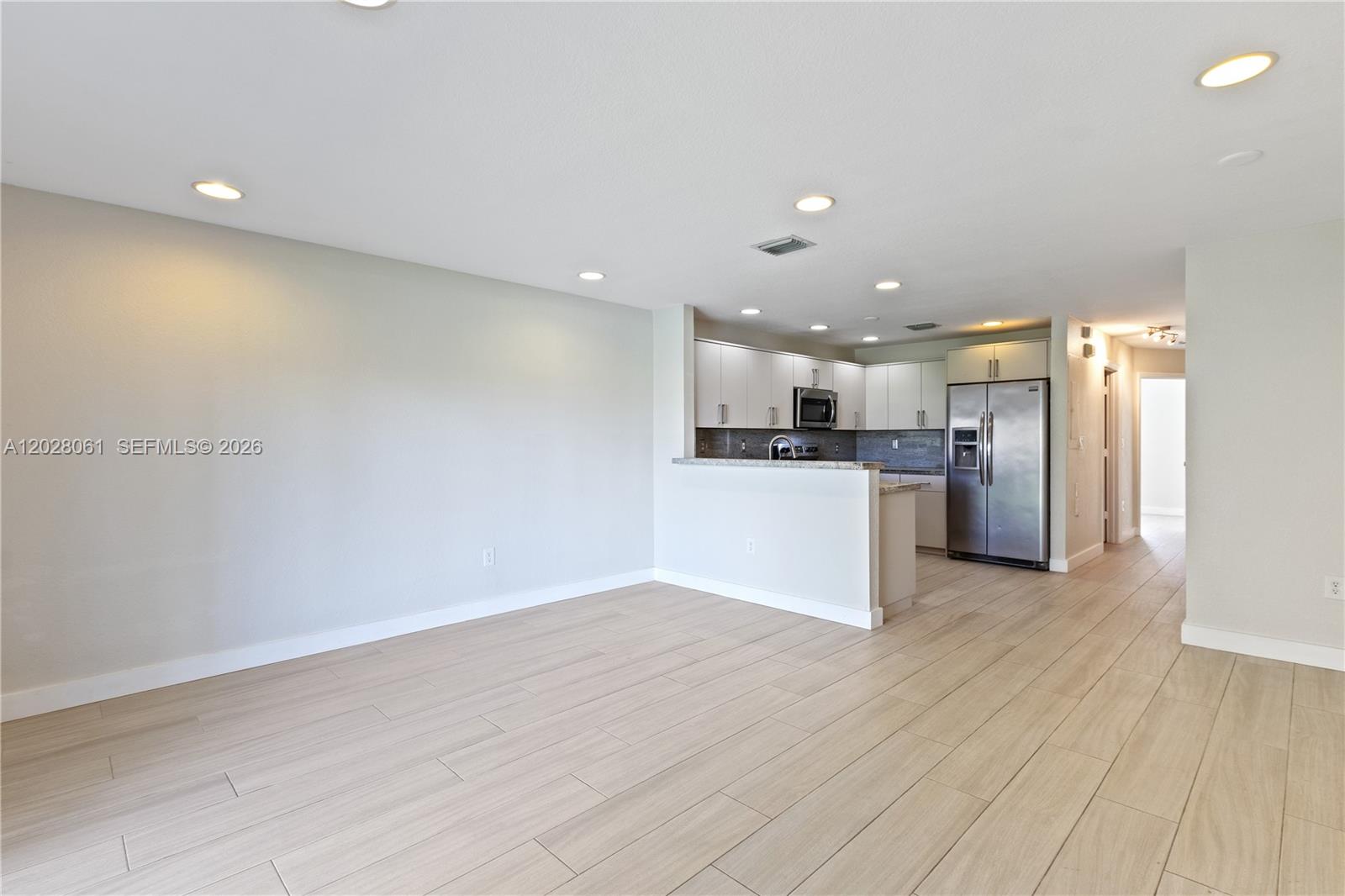 MELROSE POINT CONDO - Residential Lease