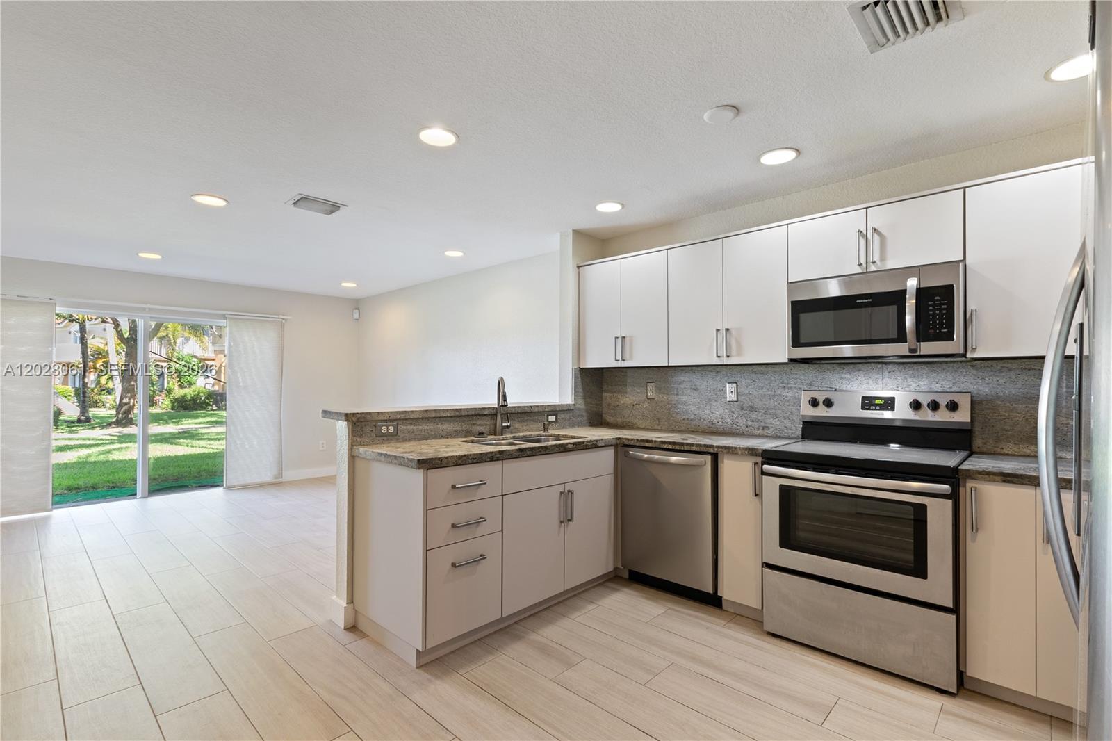 MELROSE POINT CONDO - Residential Lease
