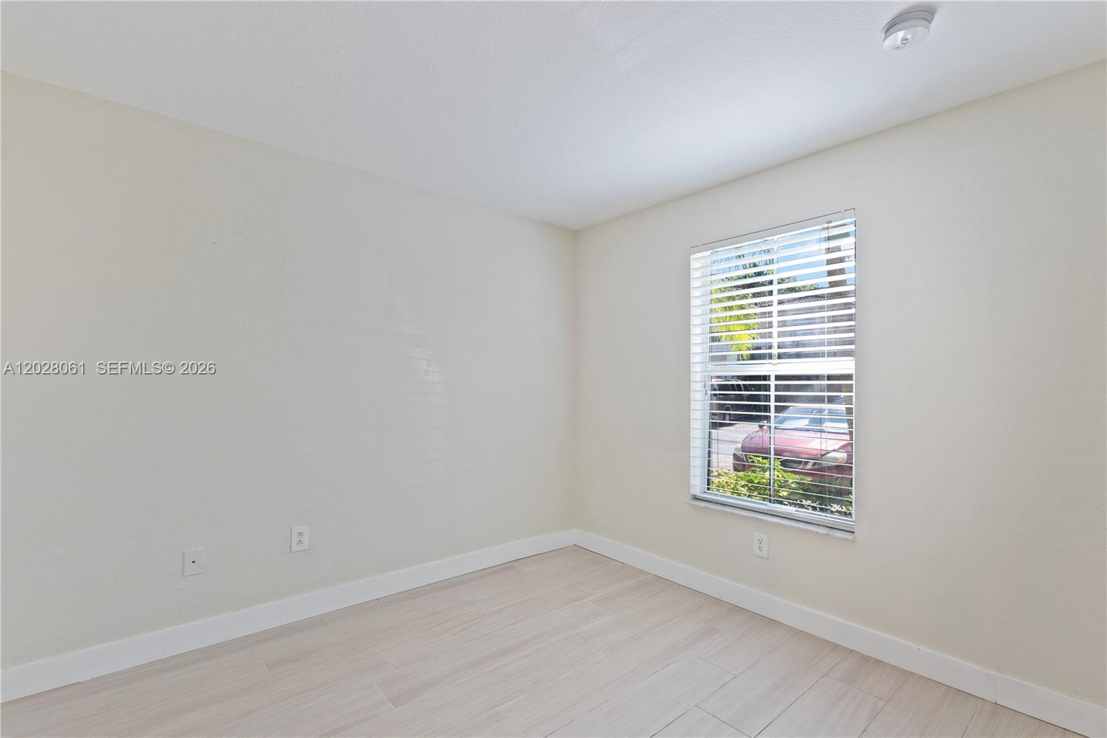 MELROSE POINT CONDO - Residential Lease