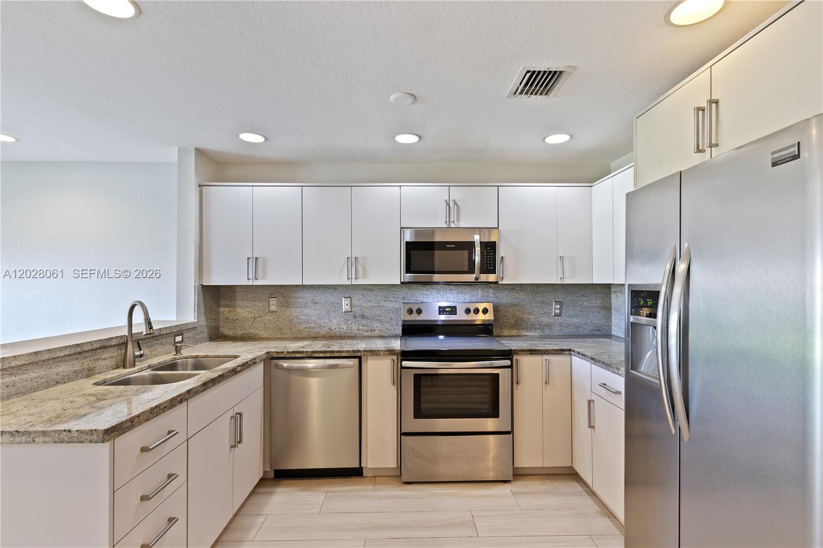 MELROSE POINT CONDO - Residential Lease