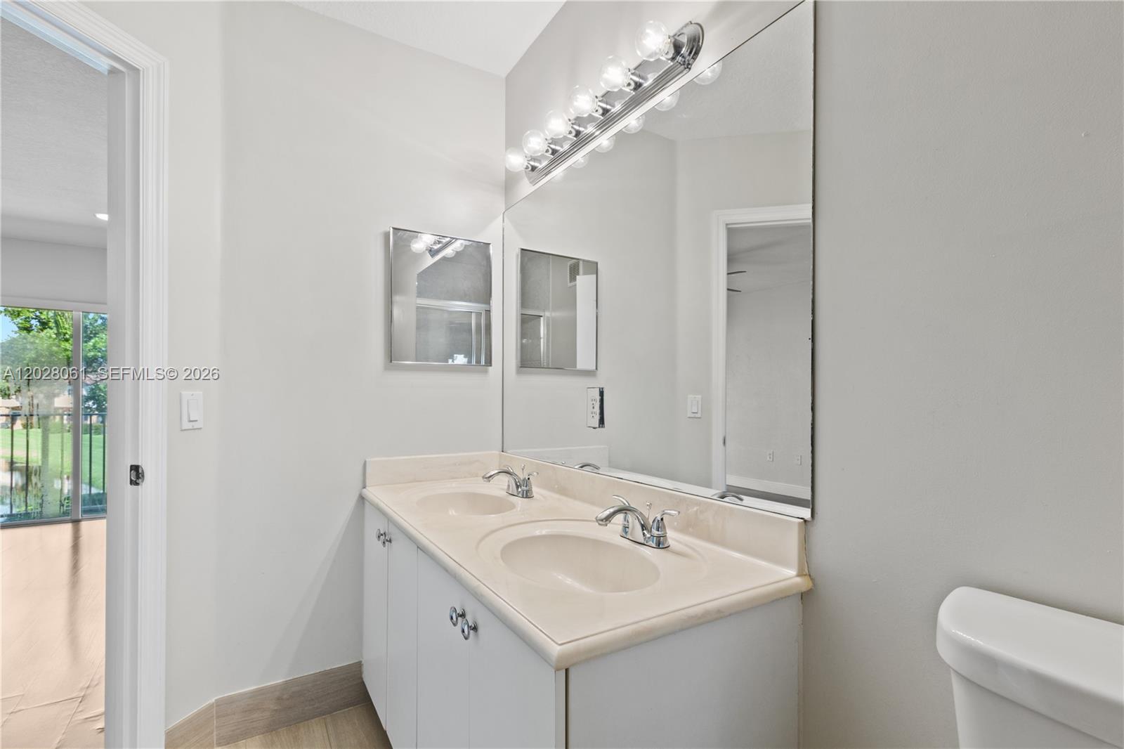 MELROSE POINT CONDO - Residential Lease