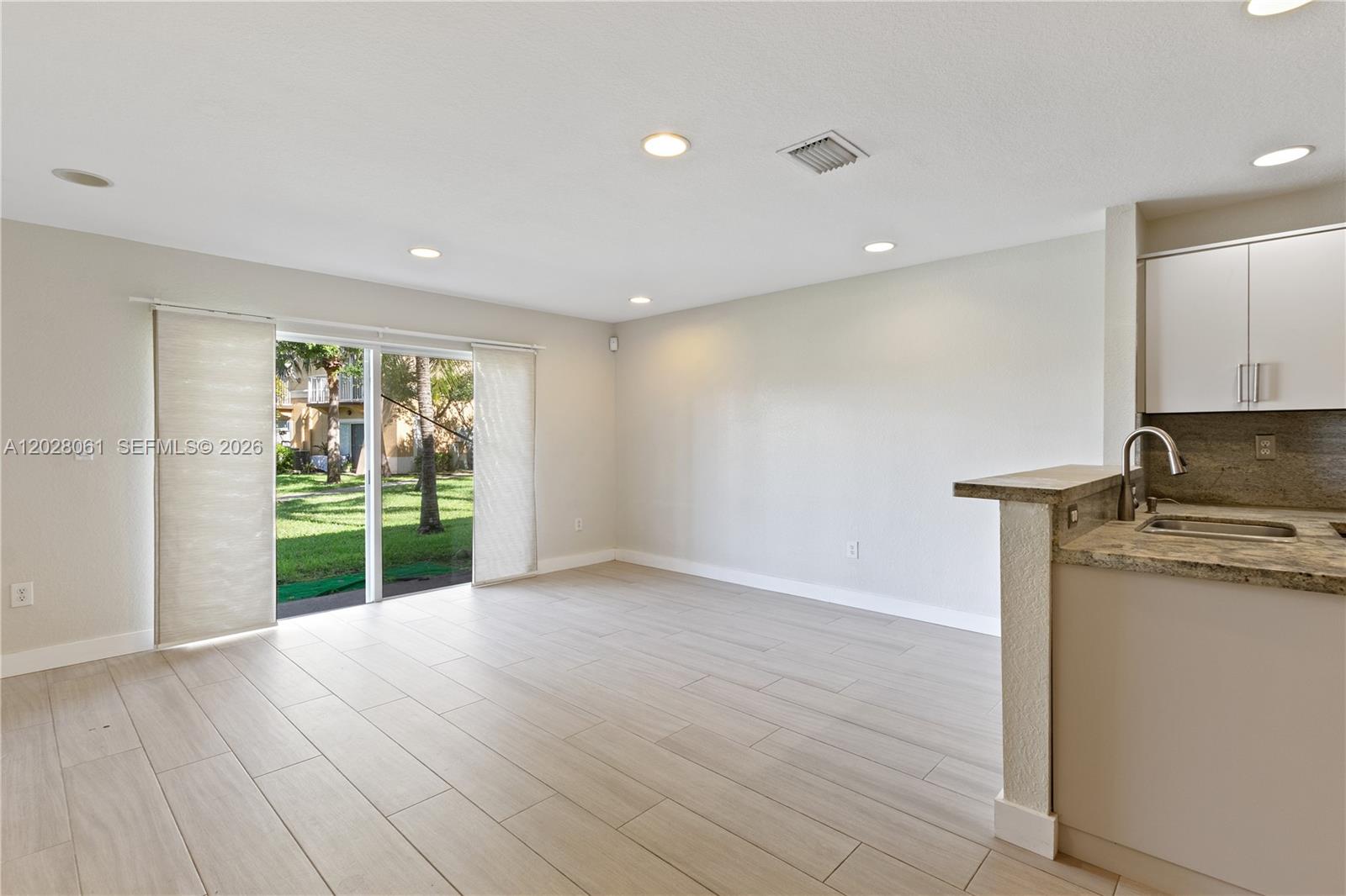 MELROSE POINT CONDO - Residential Lease
