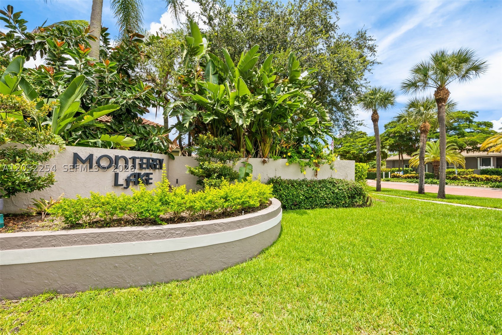 MONTEREY LAKE - Residential